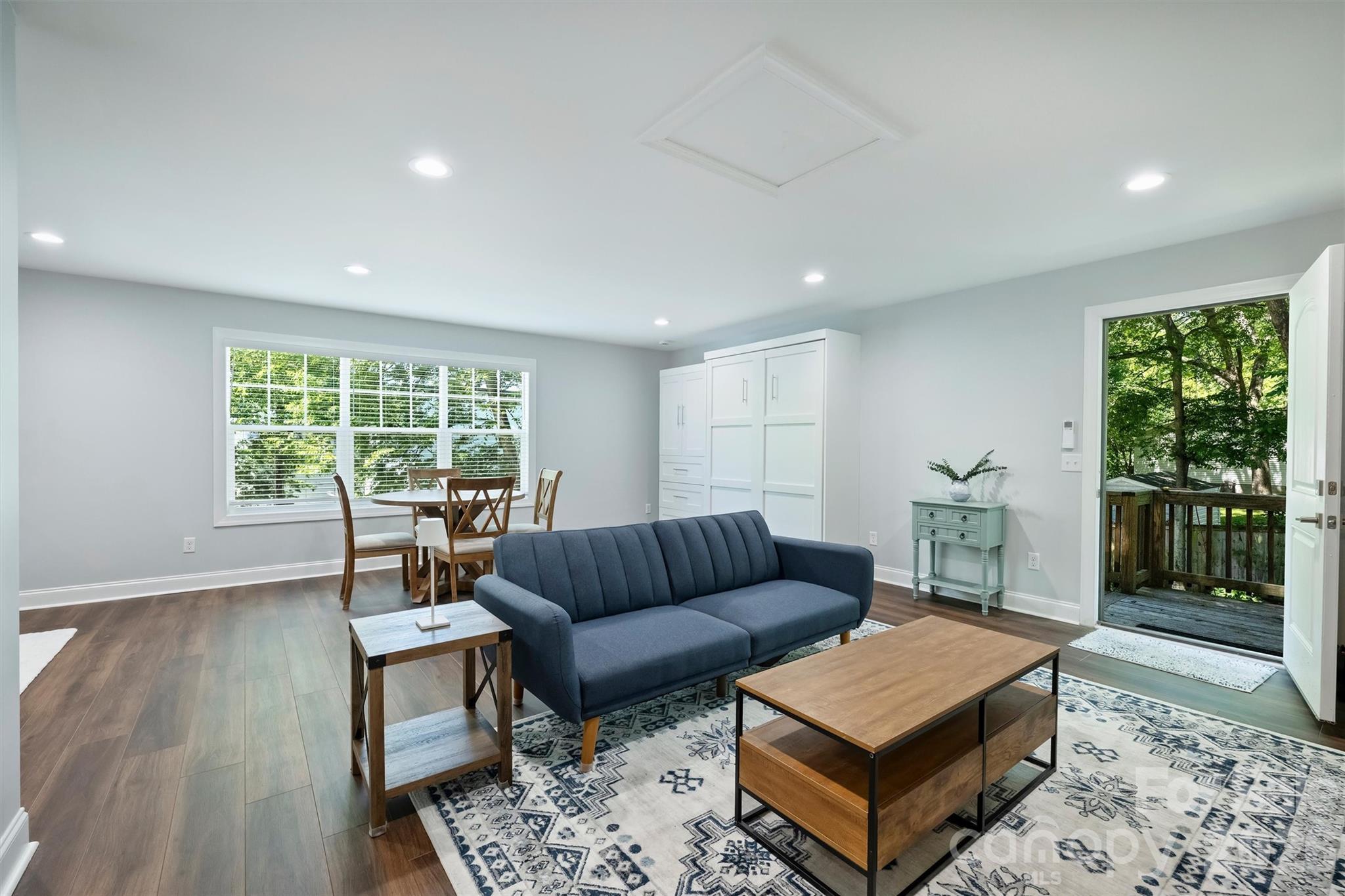 1617 Hawthorne Lane — Charlotte