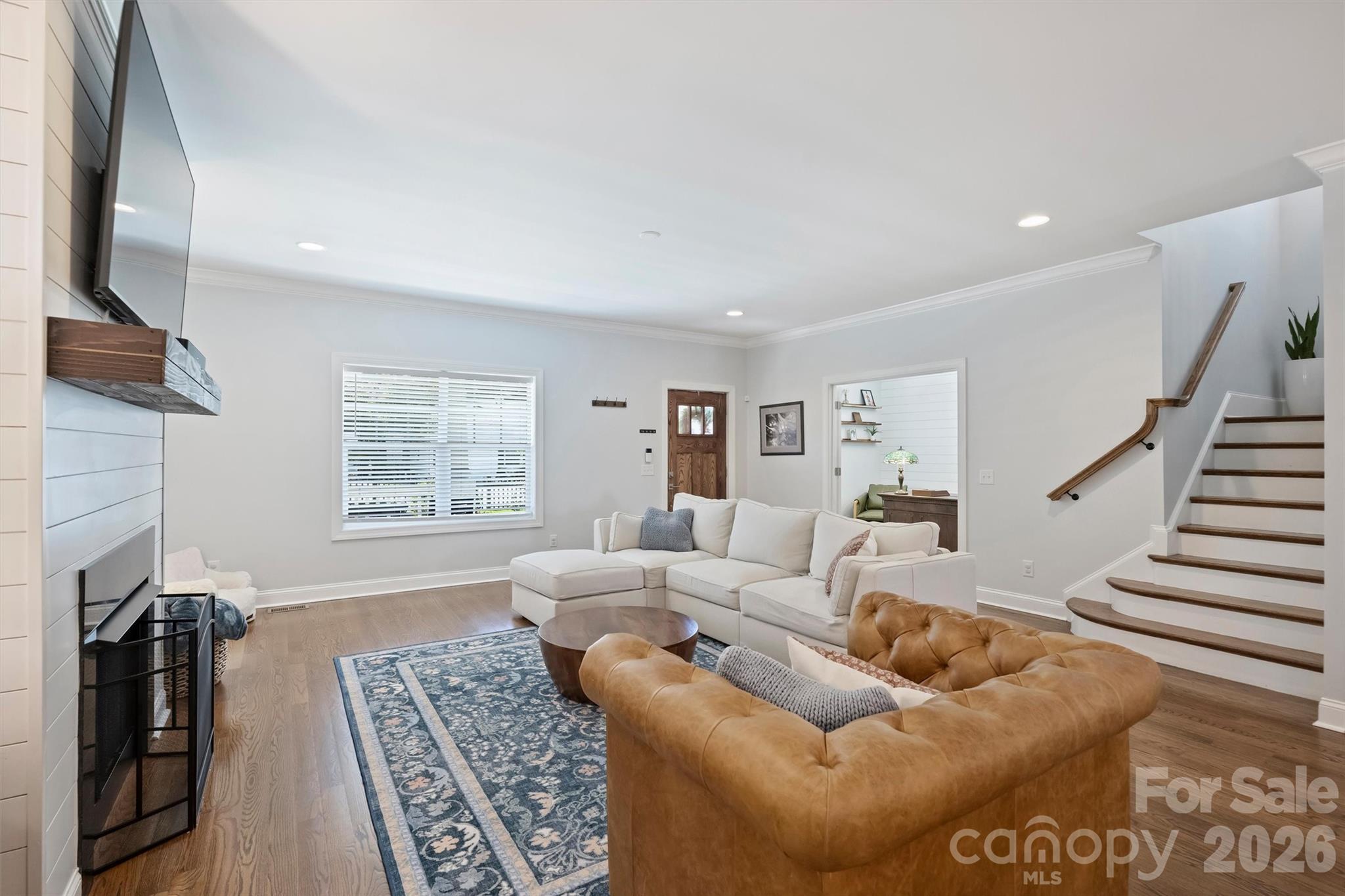 1617 Hawthorne Lane — Charlotte