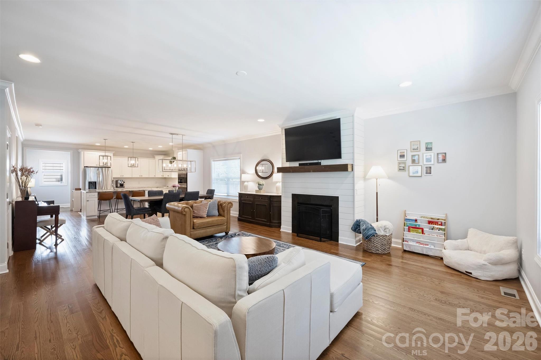 1617 Hawthorne Lane — Charlotte