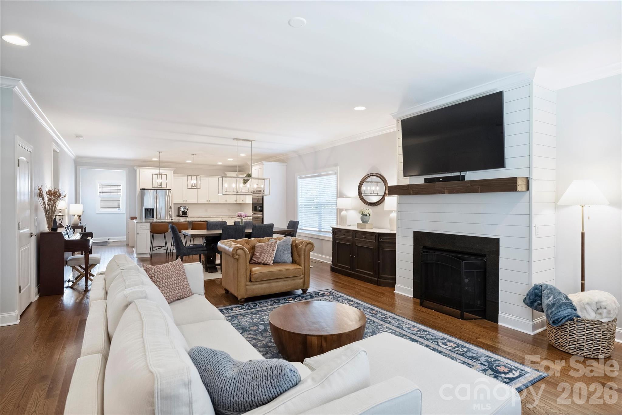 1617 Hawthorne Lane — Charlotte
