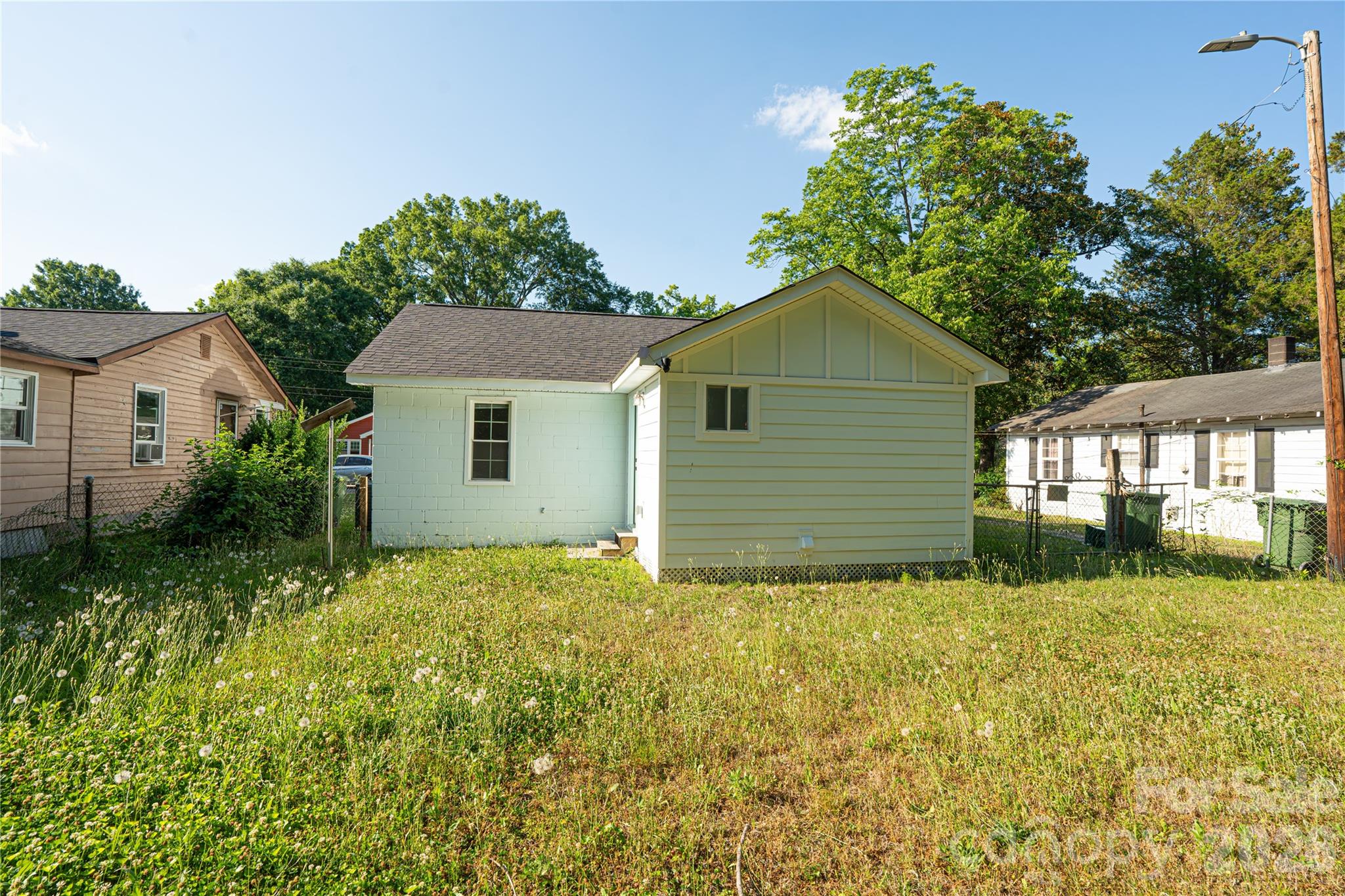 906 Gladstone Street — Florence