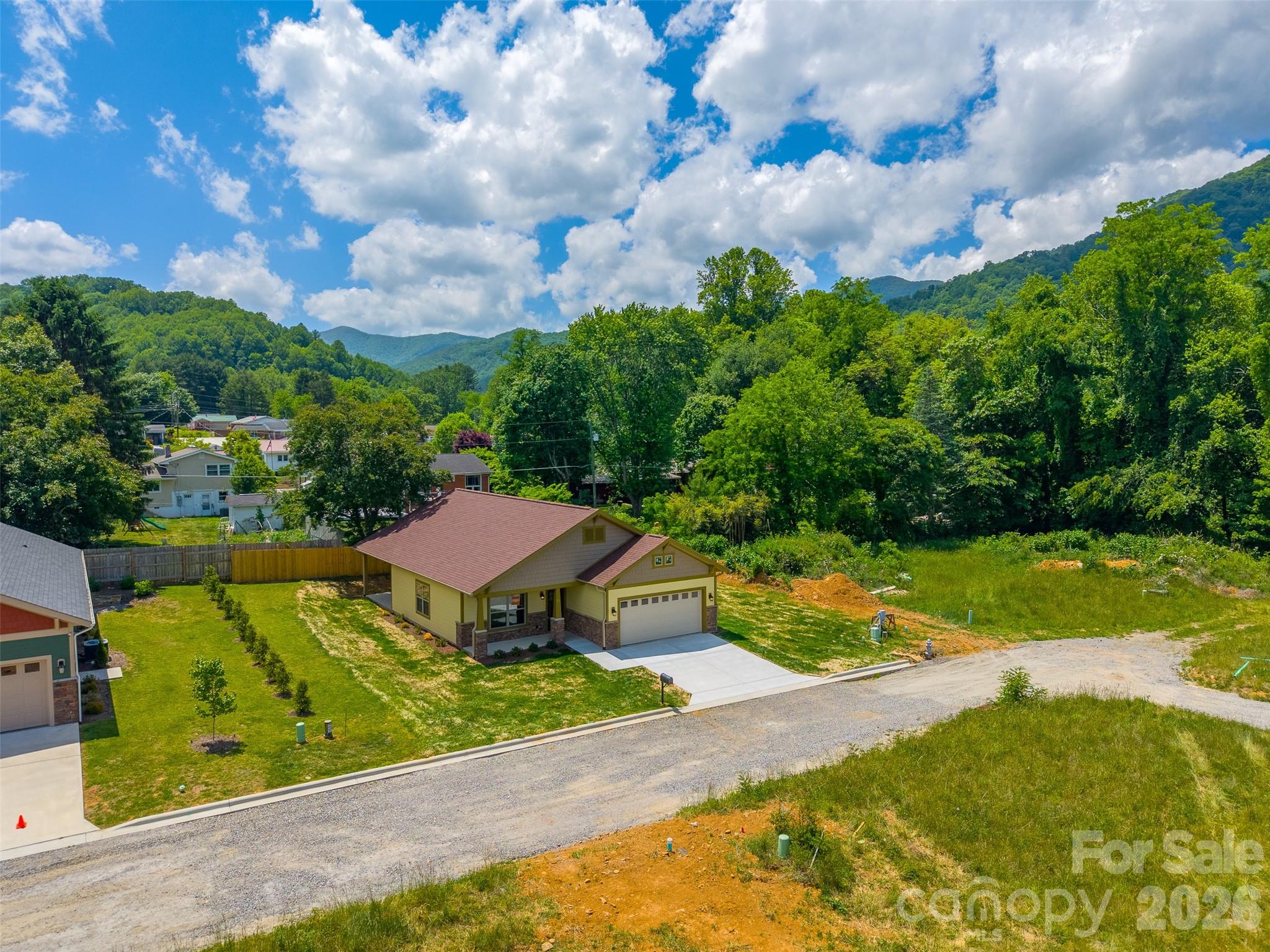 99 Junes Way — Waynesville