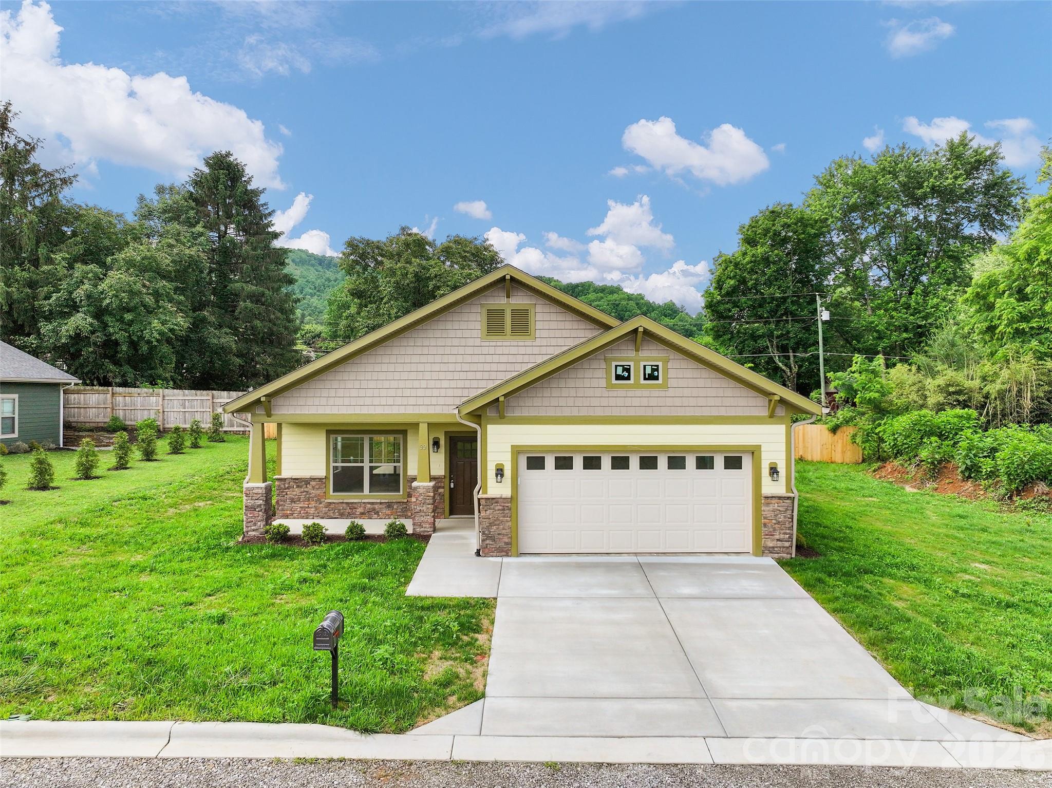 99 Junes Way — Waynesville