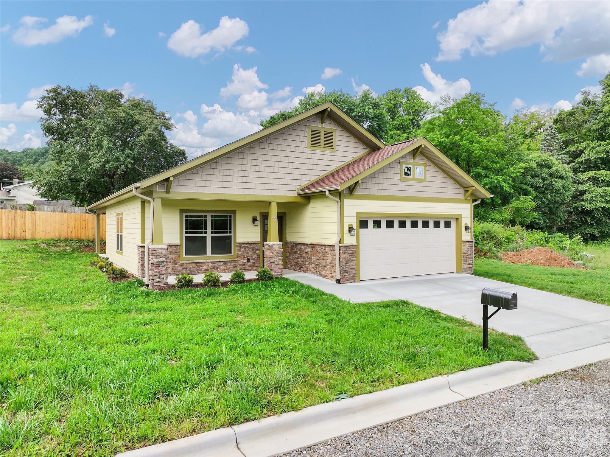 99 Junes Way — Waynesville