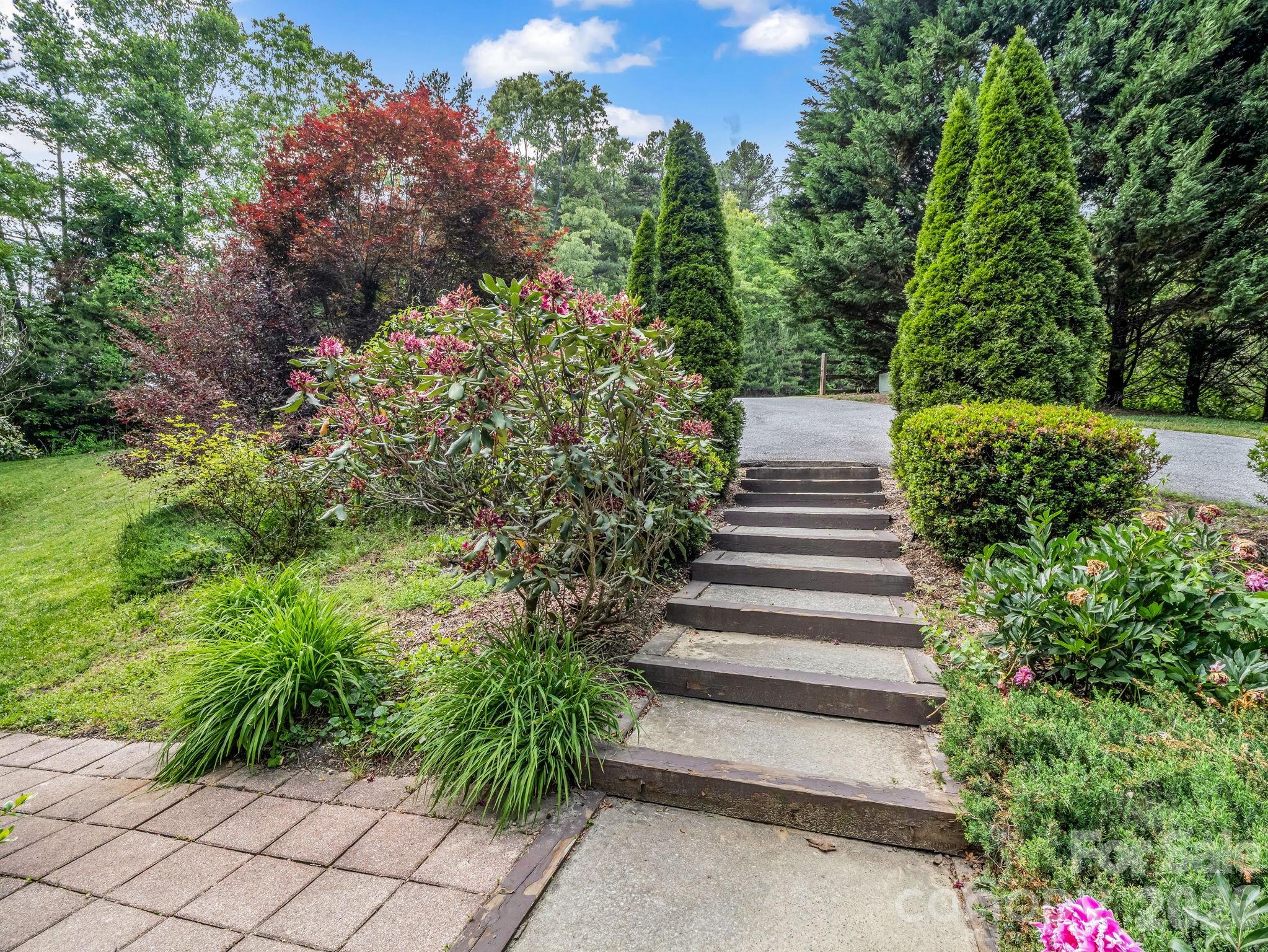 165 Dream Road — Hendersonville