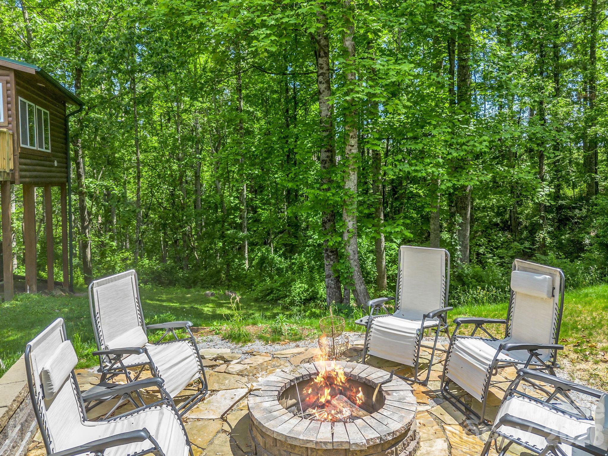 165 Dream Road — Hendersonville