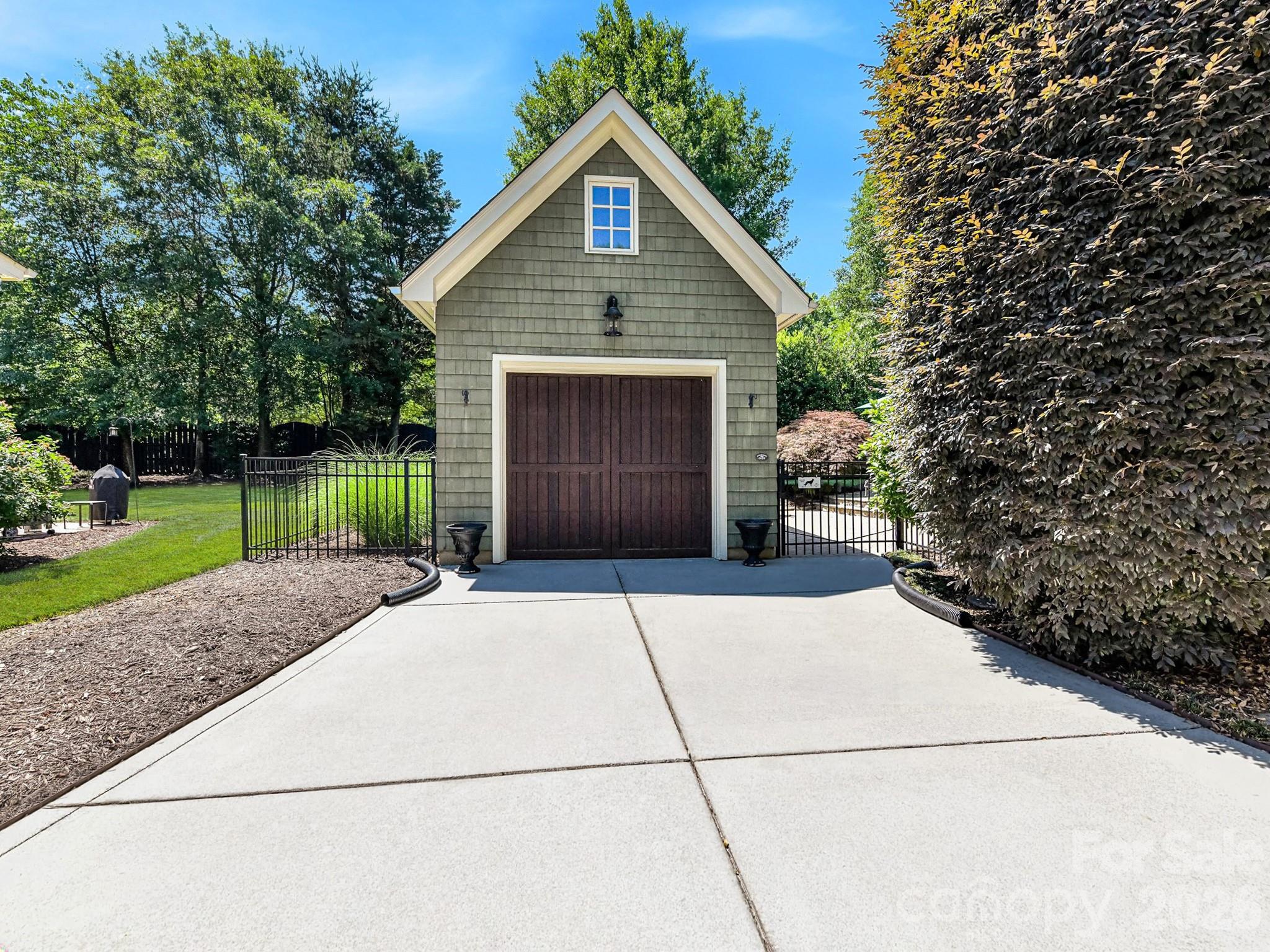 7805 Pemswood Street — Charlotte