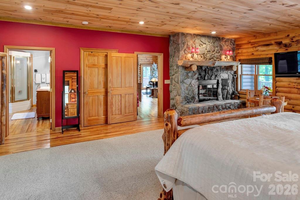 35 Falcon Crest Loop — Maggie Valley
