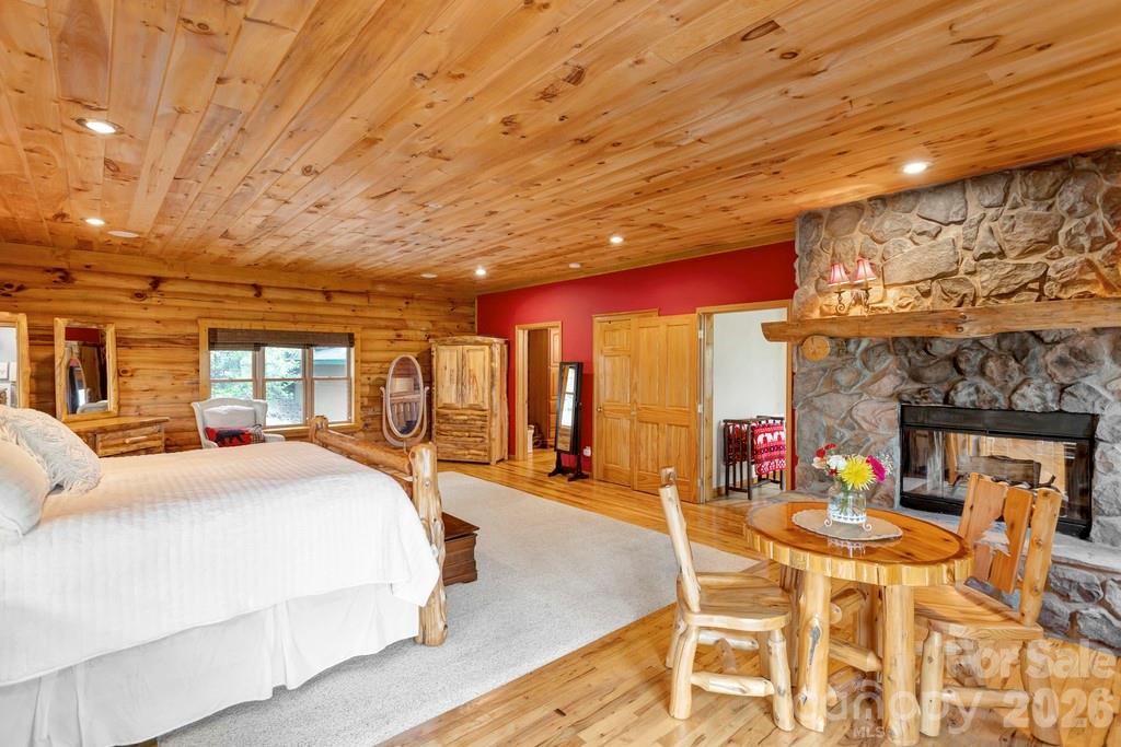 35 Falcon Crest Loop — Maggie Valley