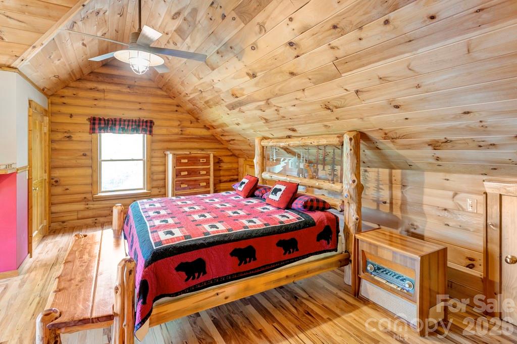 35 Falcon Crest Loop — Maggie Valley