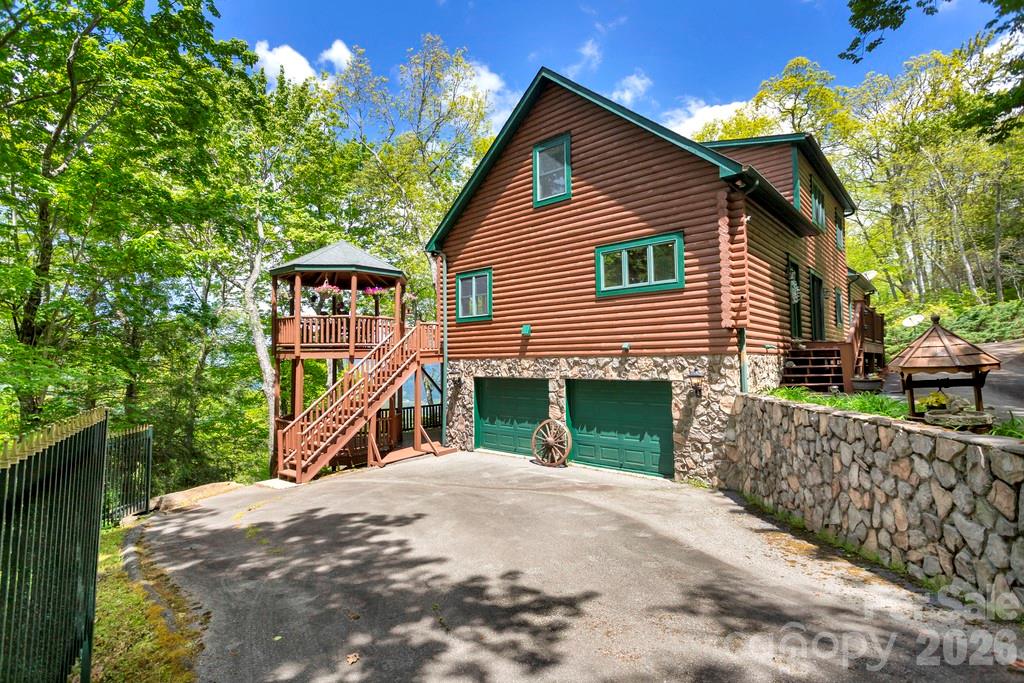 35 Falcon Crest Loop — Maggie Valley
