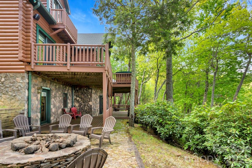 35 Falcon Crest Loop — Maggie Valley