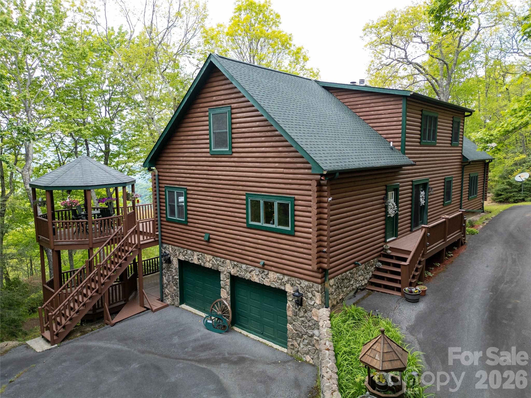 35 Falcon Crest Loop — Maggie Valley