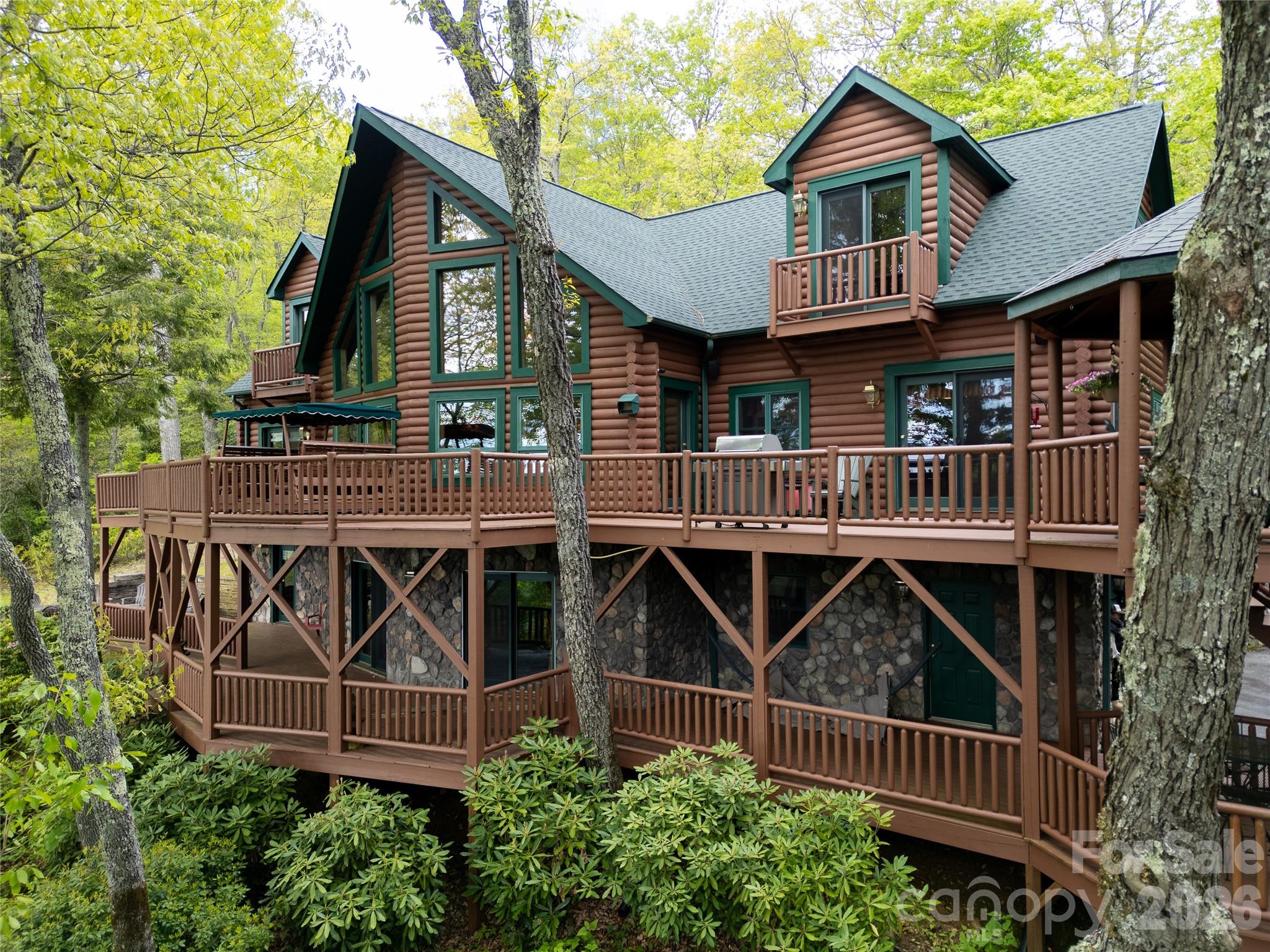 35 Falcon Crest Loop — Maggie Valley