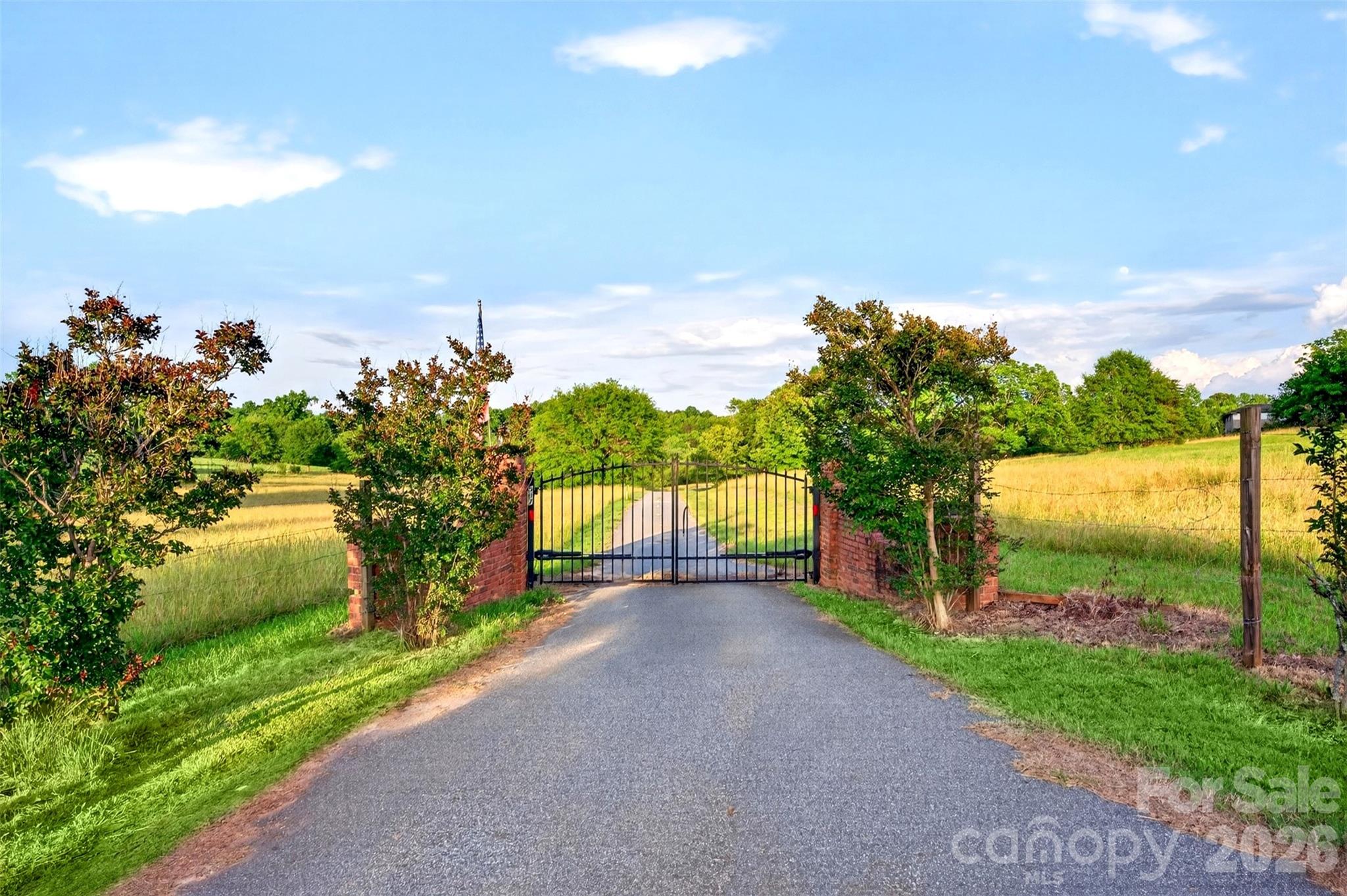 502 Hickory Hollow Road — Inman