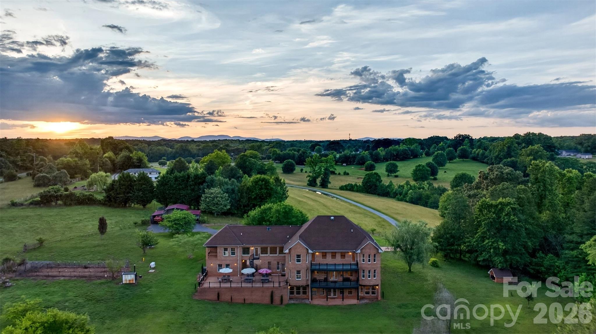 502 Hickory Hollow Road — Inman