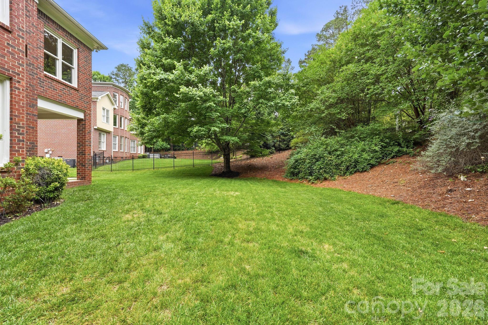 1107 Doverstone Court — Matthews