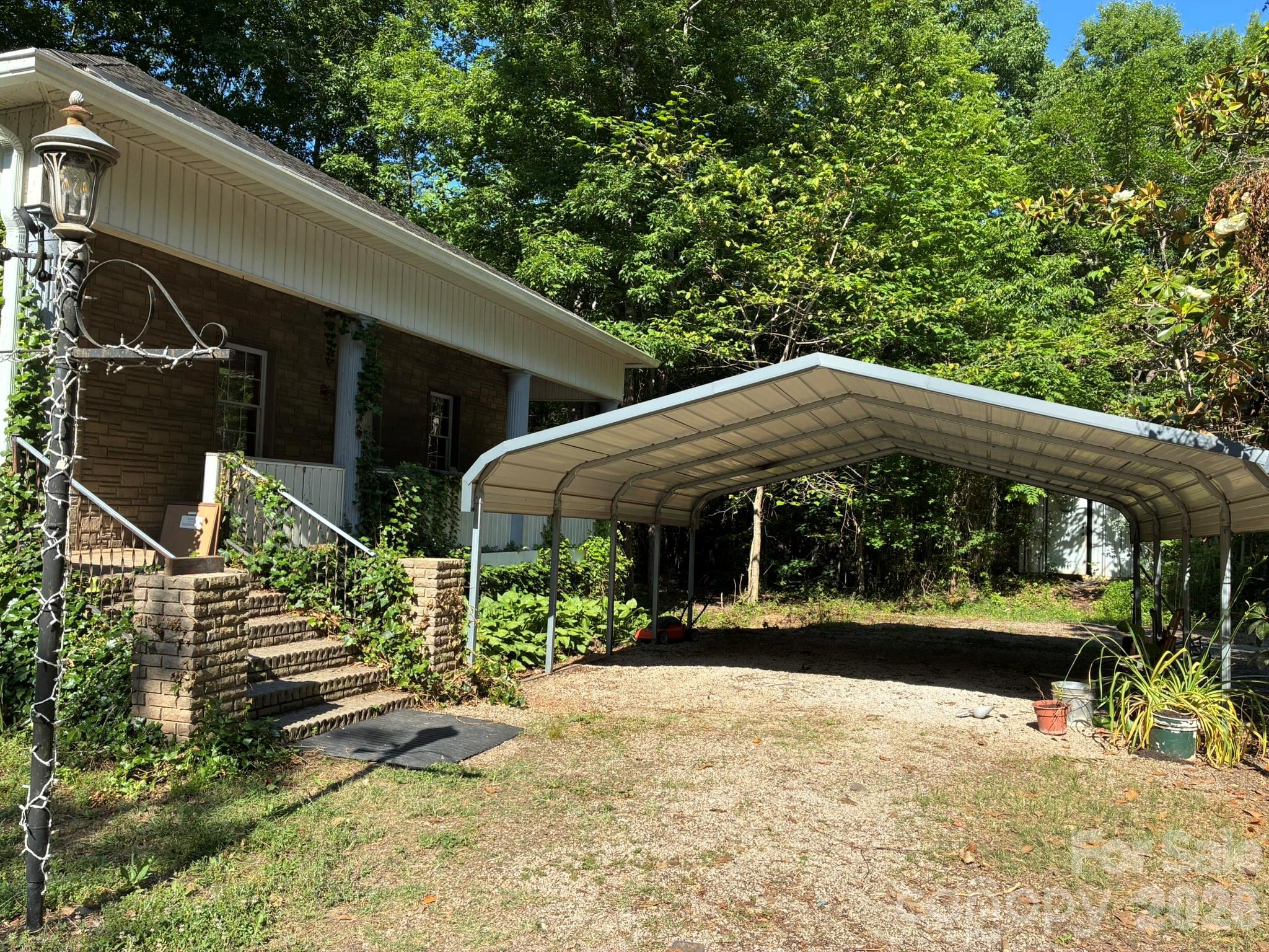 2051 Sutton Spring Road — York