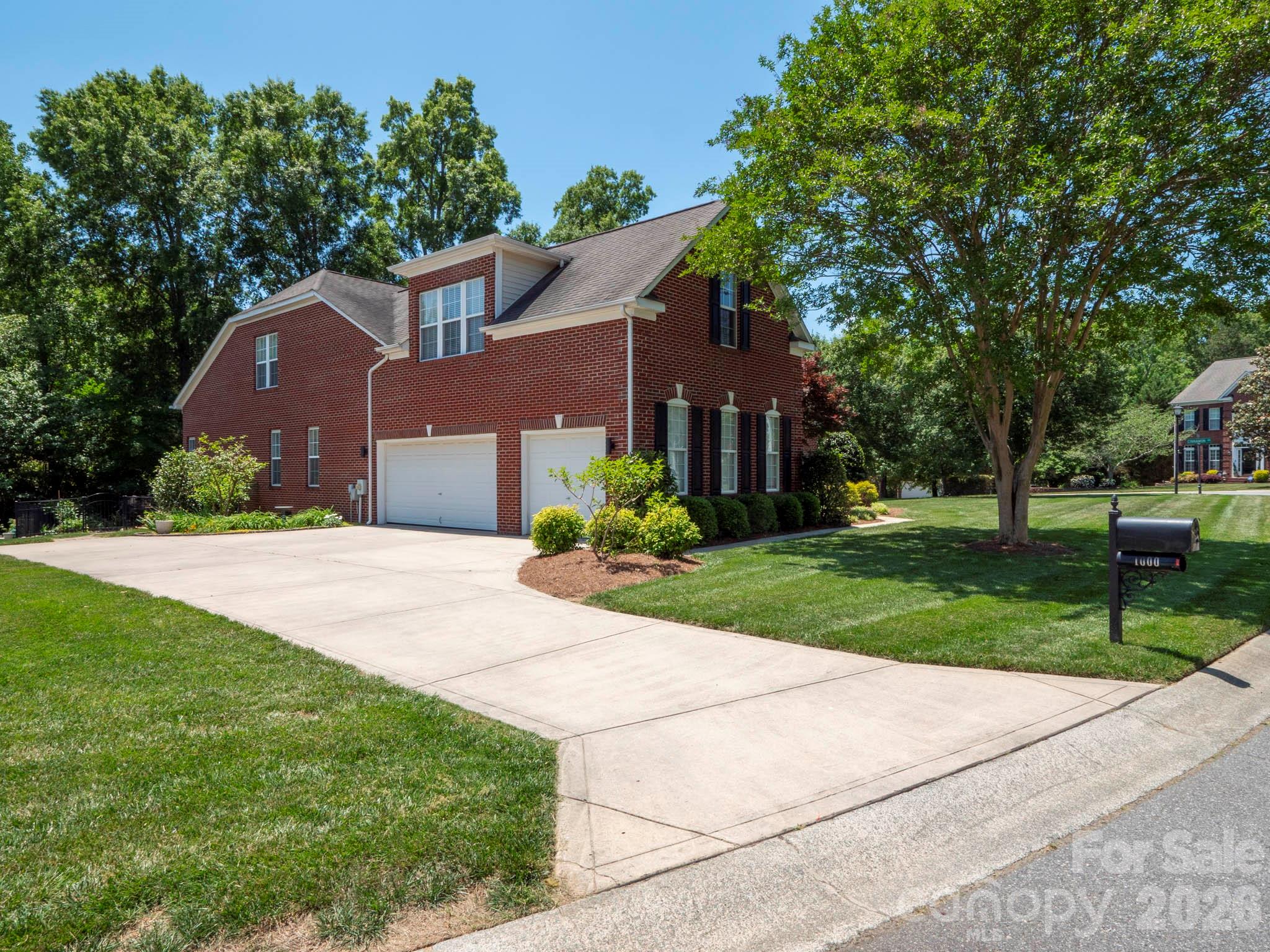 1000 Irish Moss Lane — Matthews