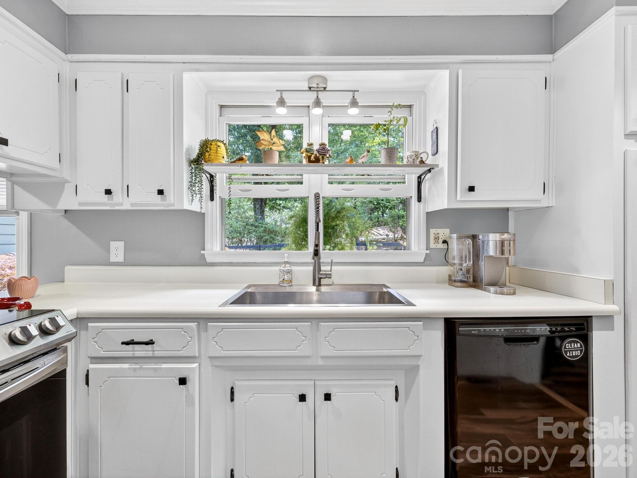 707 Dogwood Trail — Tryon
