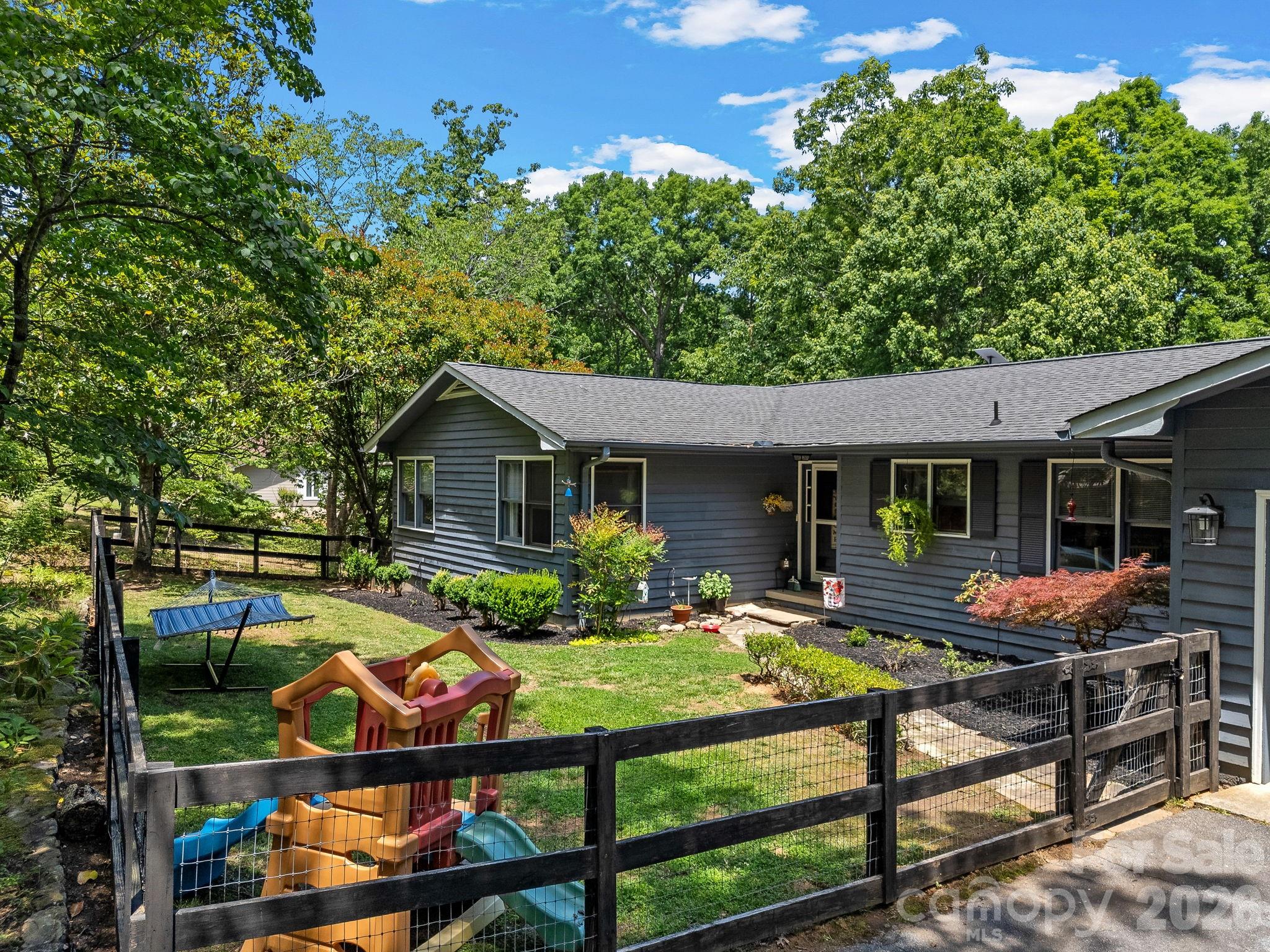 707 Dogwood Trail — Tryon