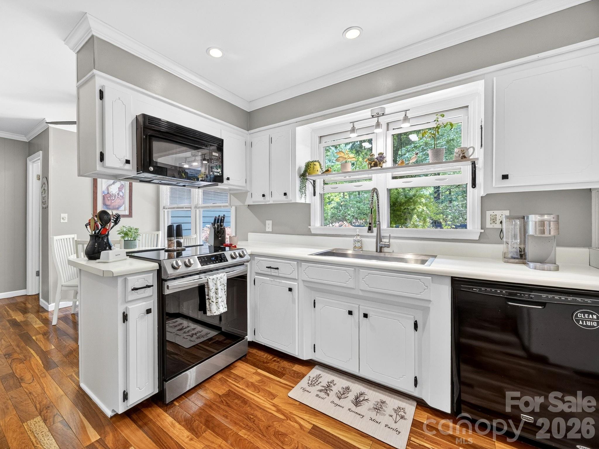 707 Dogwood Trail — Tryon