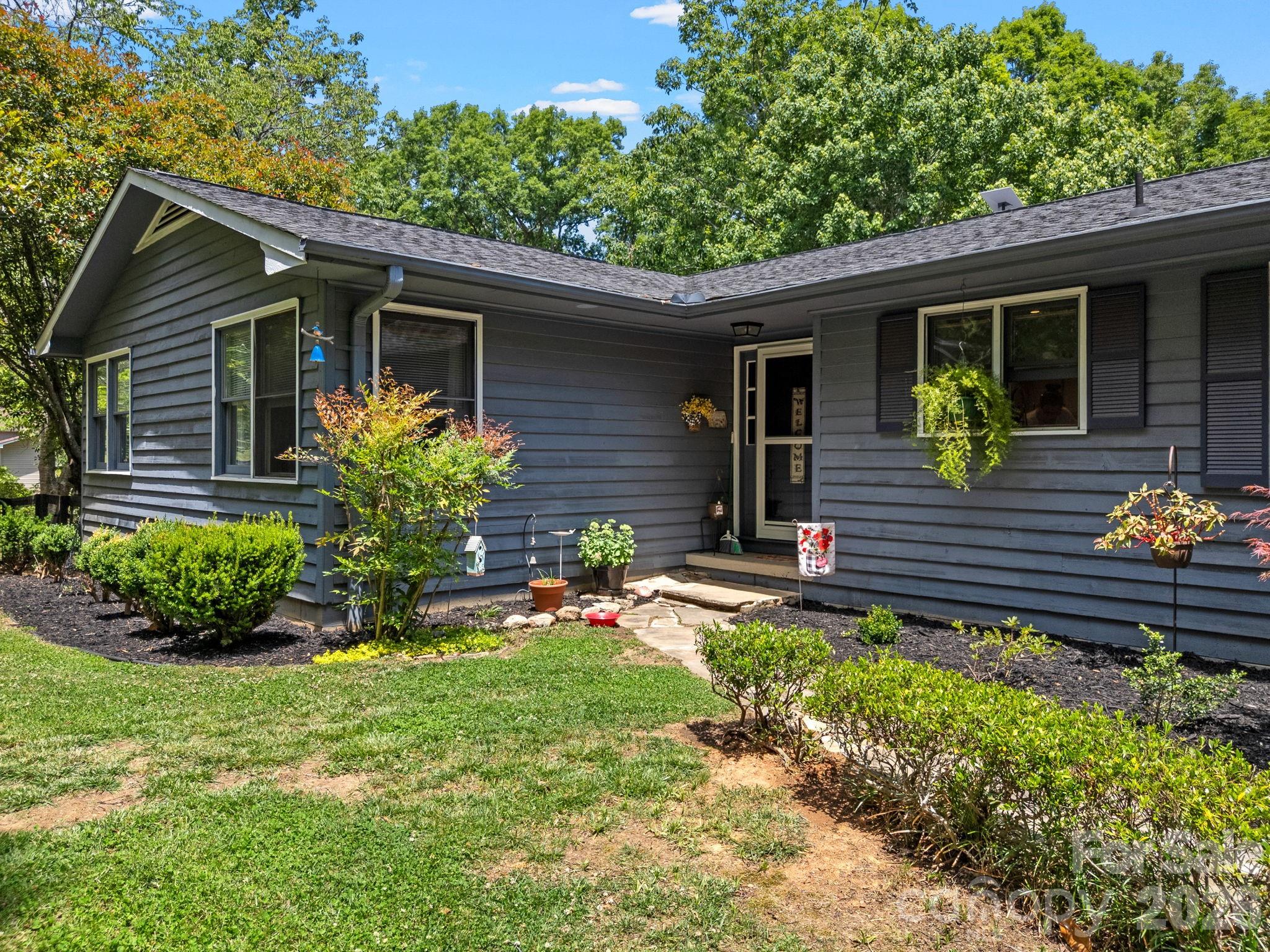 707 Dogwood Trail — Tryon