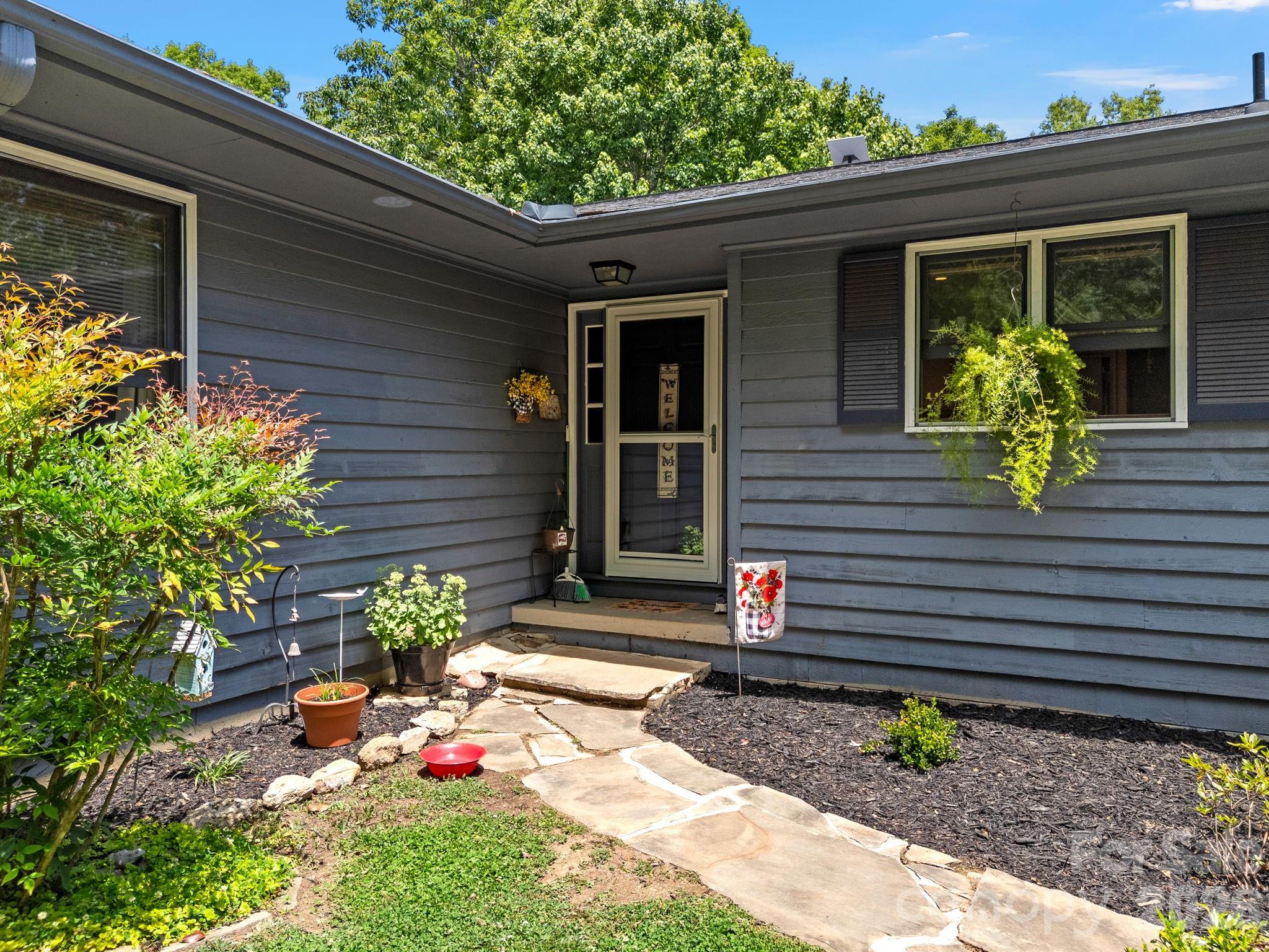 707 Dogwood Trail — Tryon
