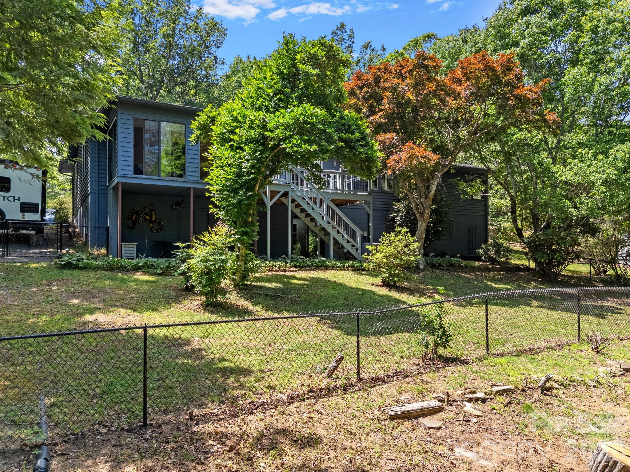 707 Dogwood Trail — Tryon