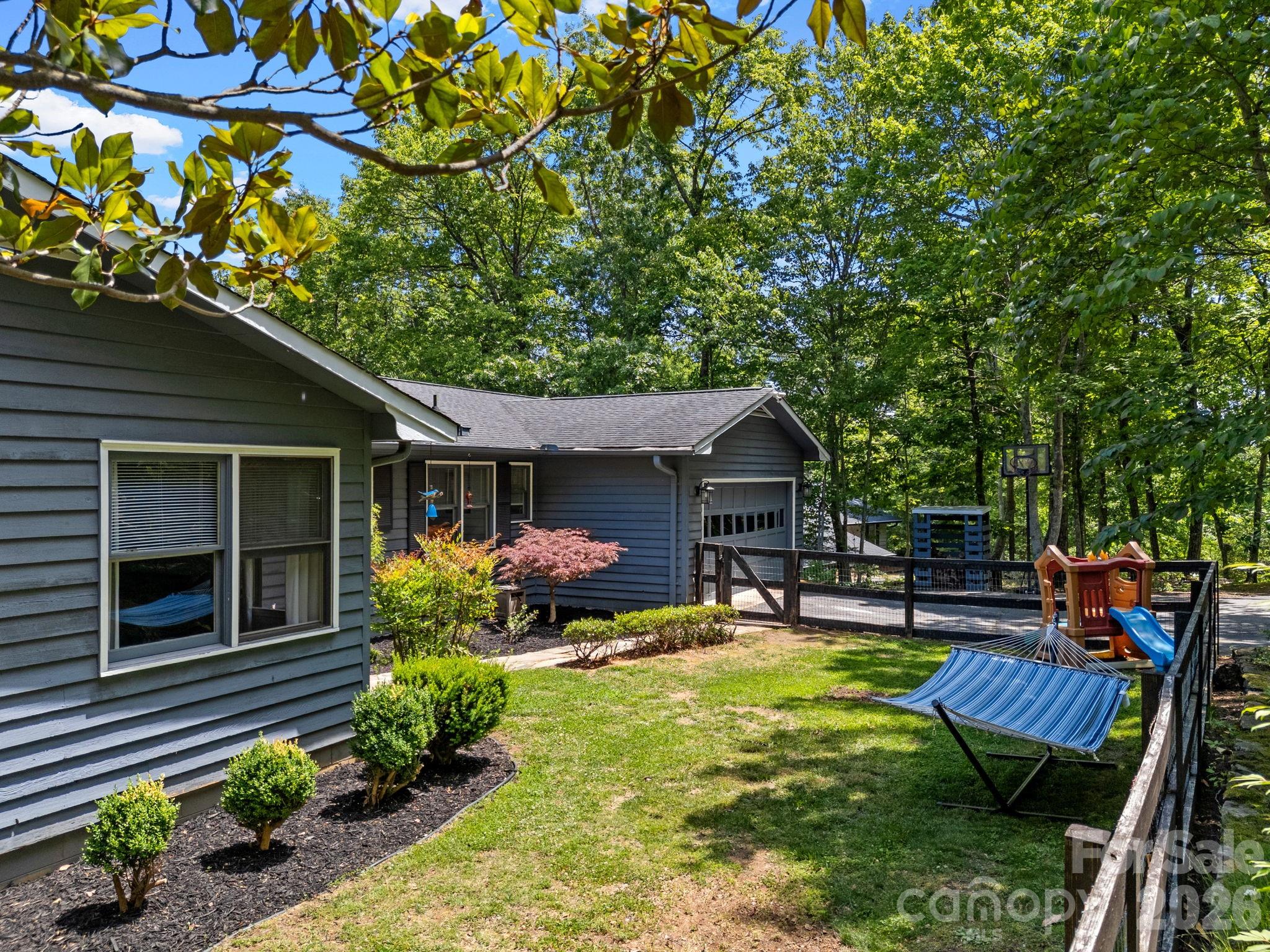 707 Dogwood Trail — Tryon