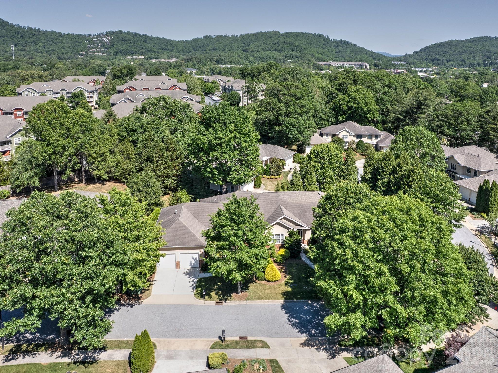 18 Boddington Court — Asheville