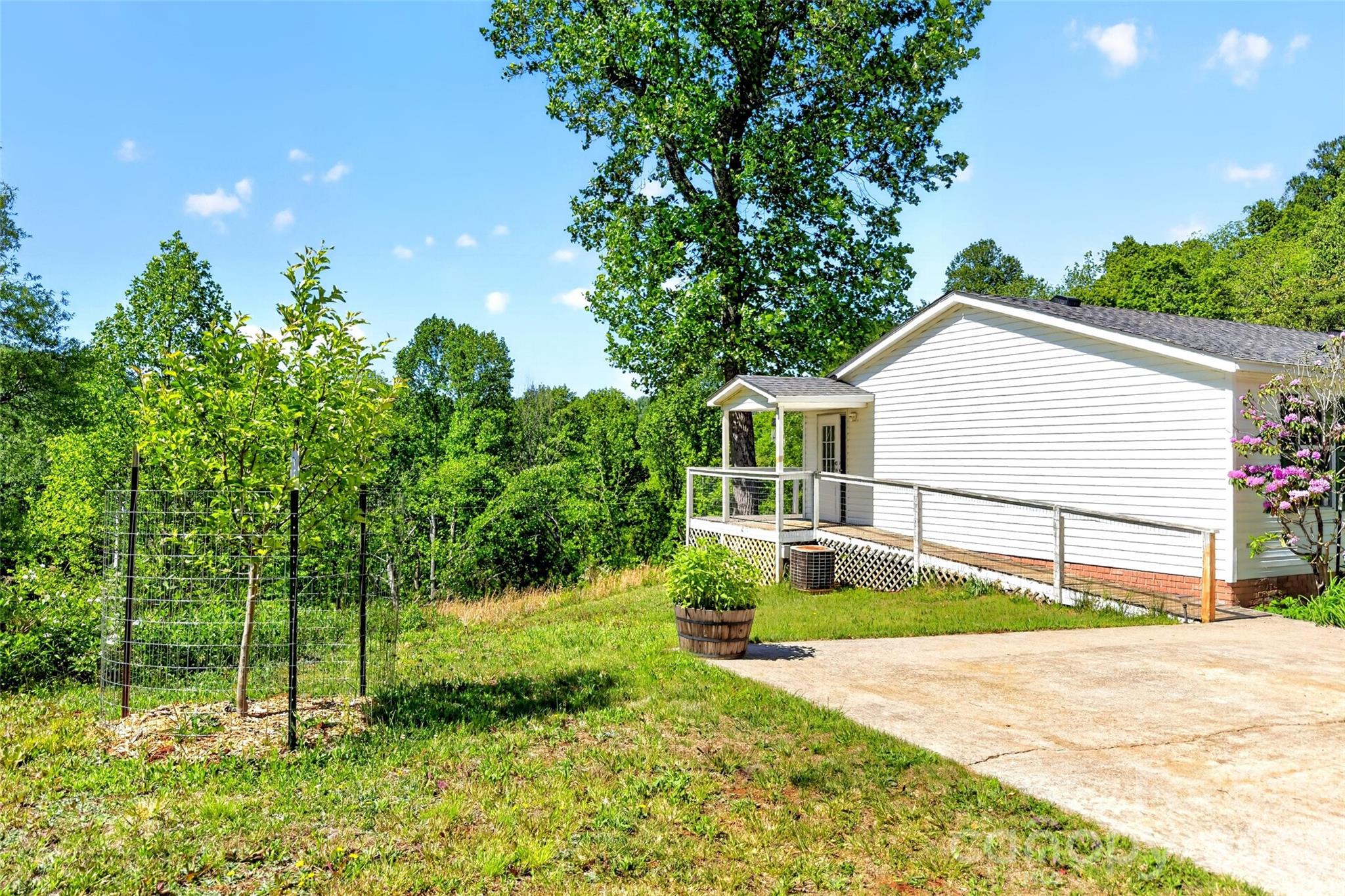 298 Wolf Crossing — Bakersville