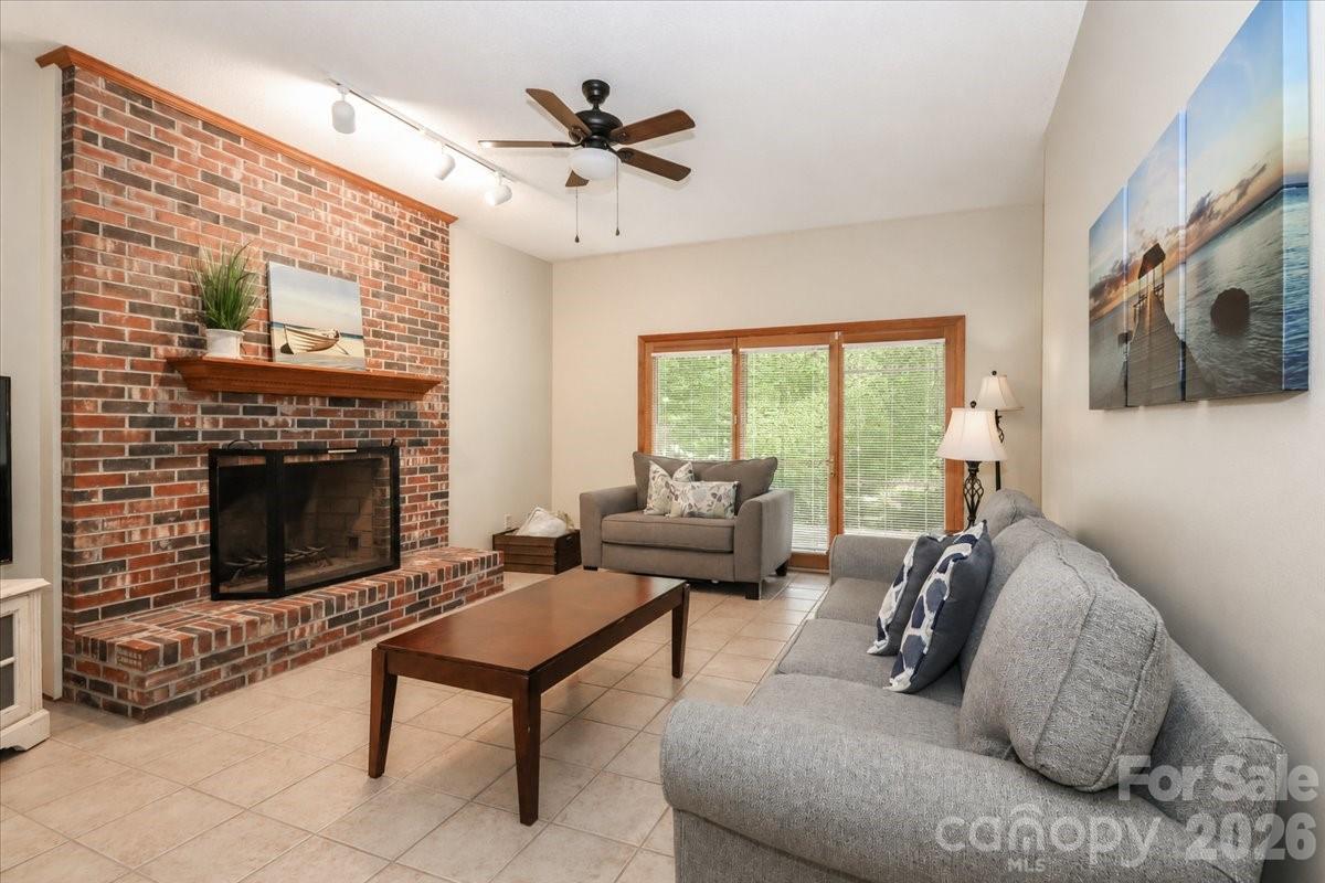 113 Tinker Place — Troutman