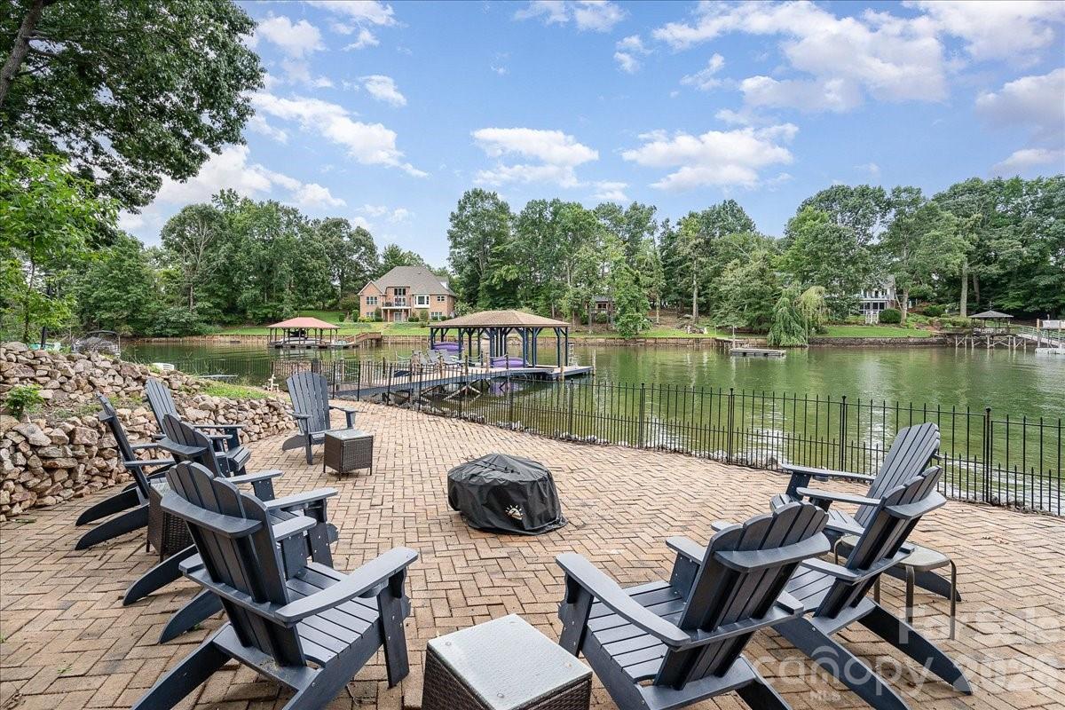 113 Tinker Place — Troutman