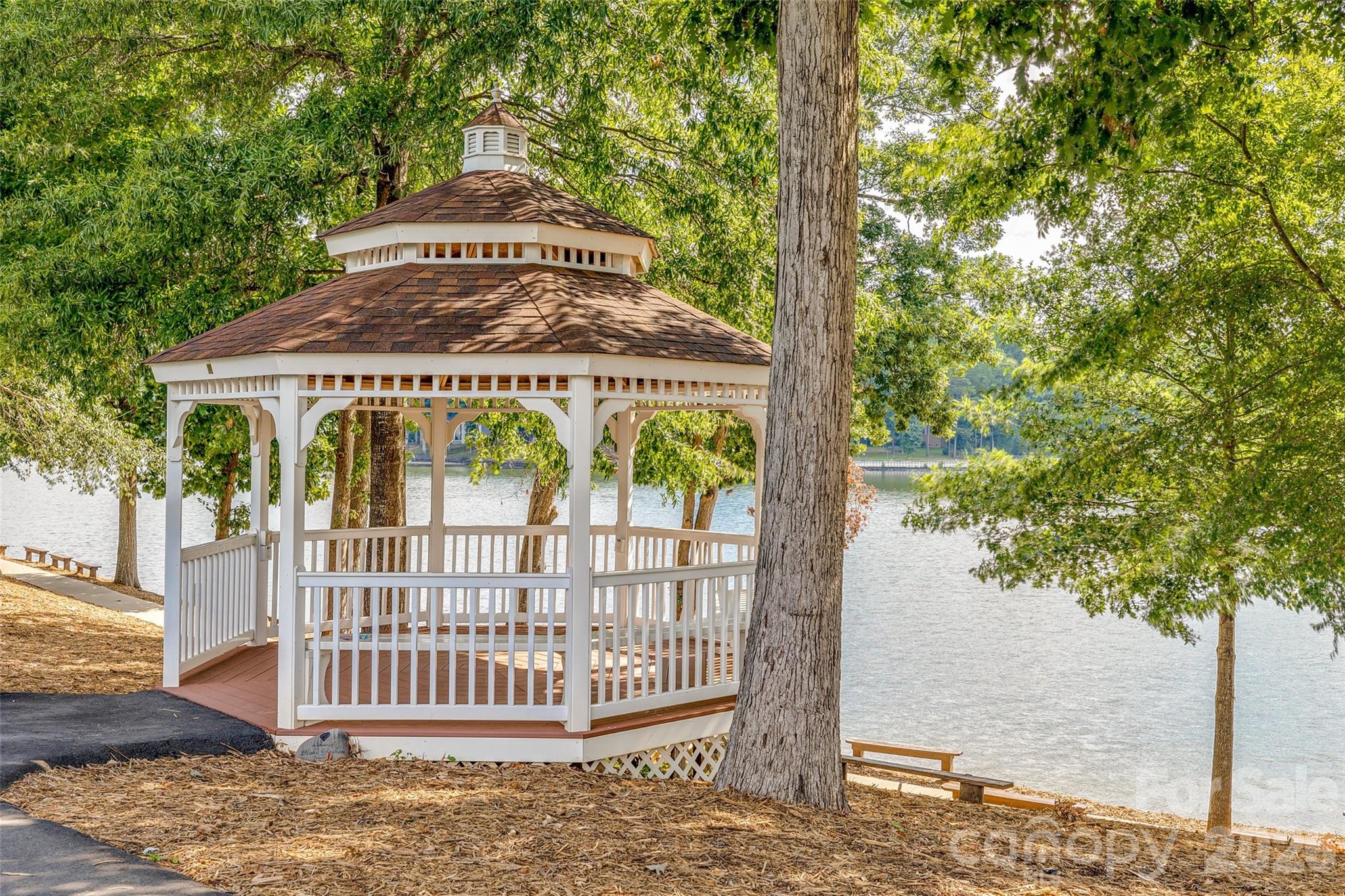1039 Hunters Run Drive — Tega Cay