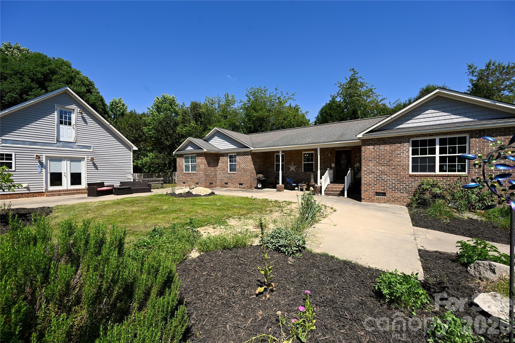 1845 Templeton Road — Clover