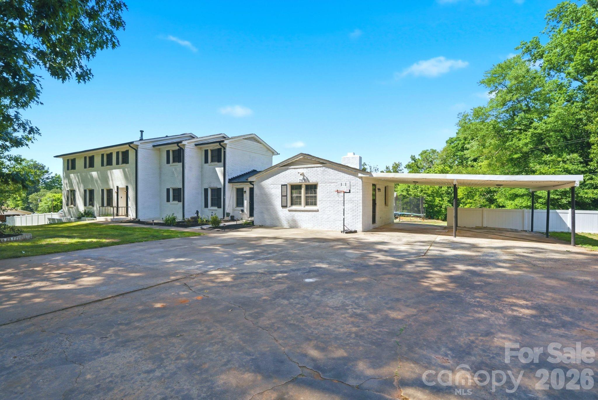 701 E Iowa Avenue — Bessemer City