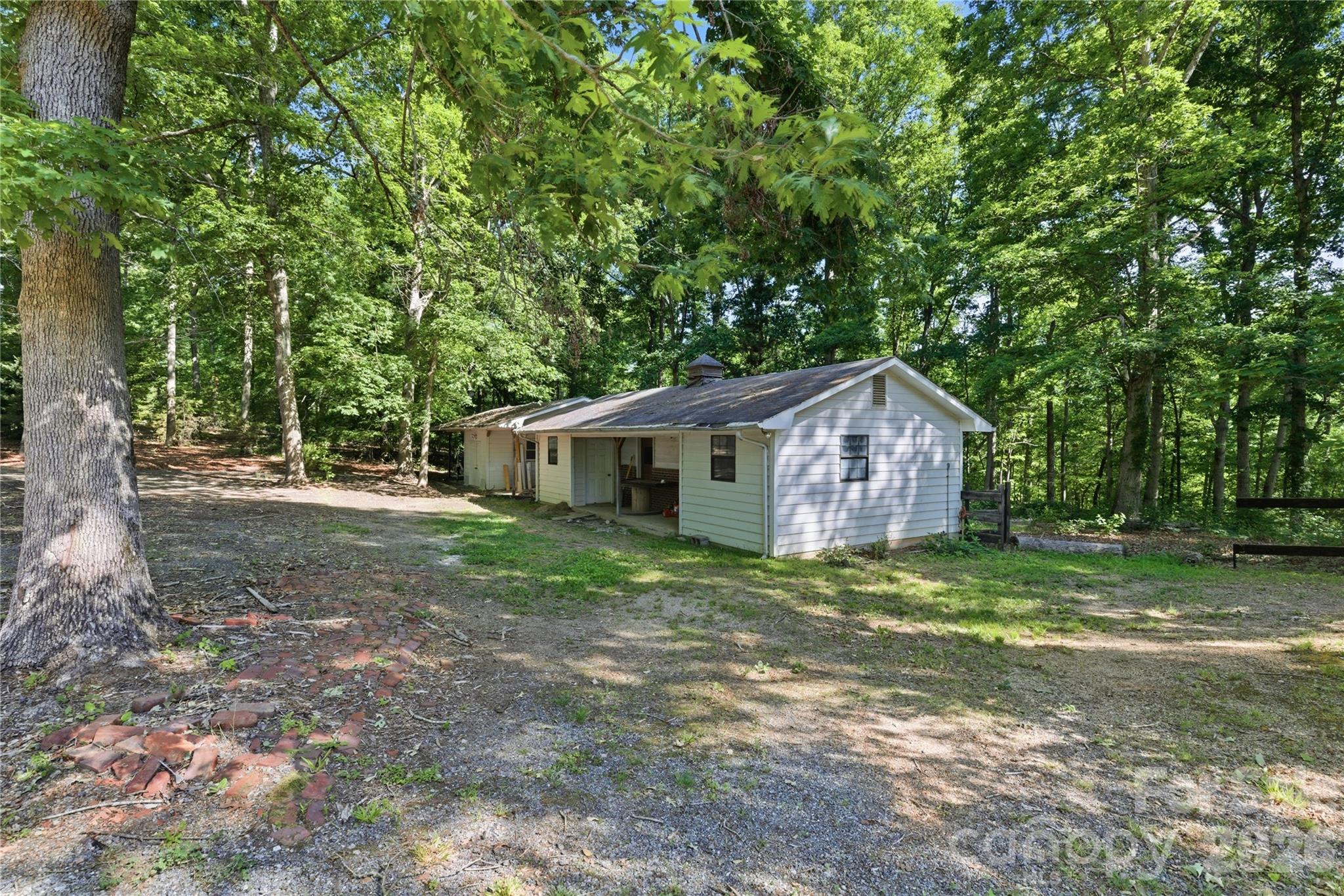 4411 US 221 Highway — Forest City