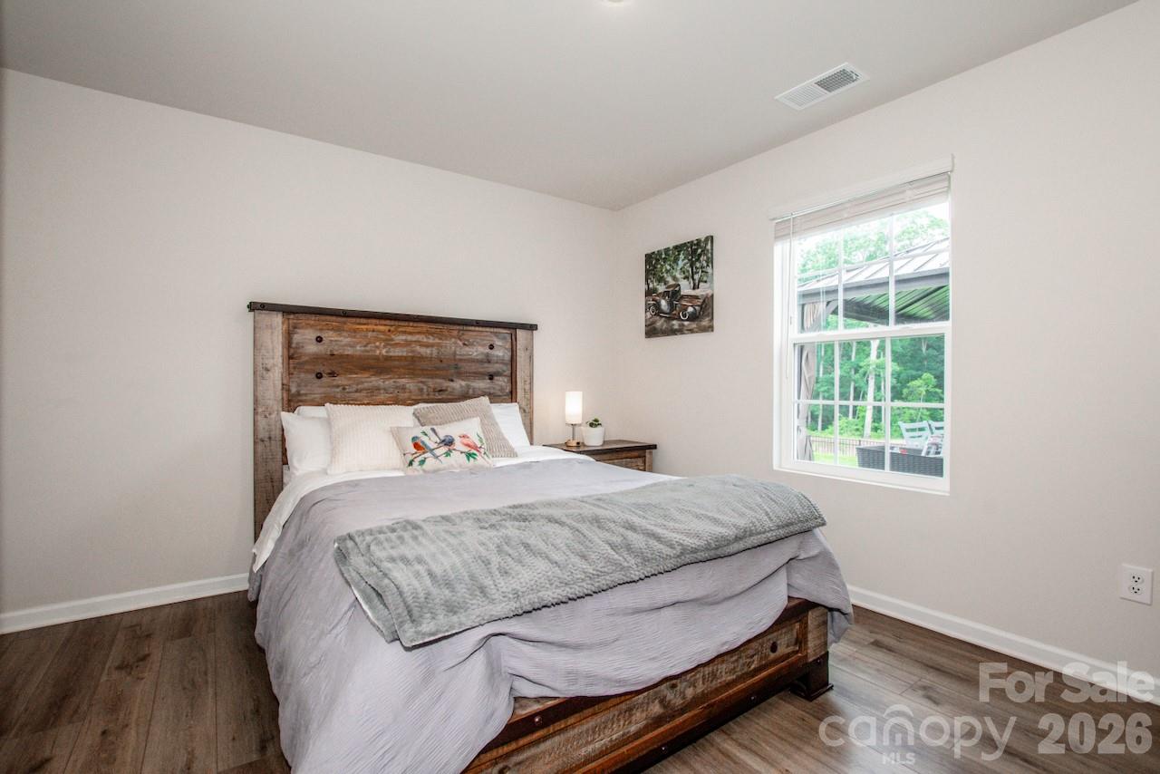 5189 Duck Lane — Catawba