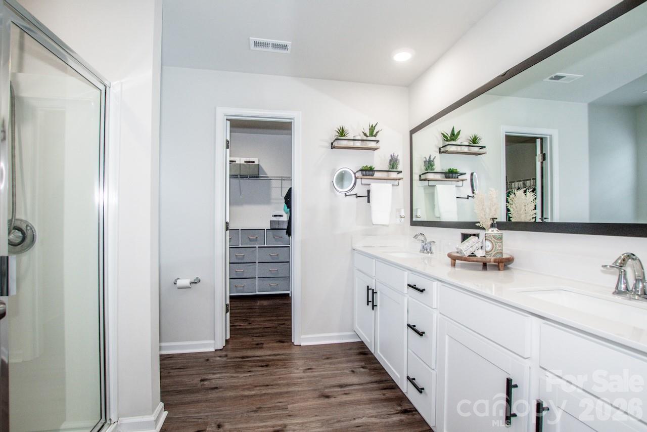 5189 Duck Lane — Catawba