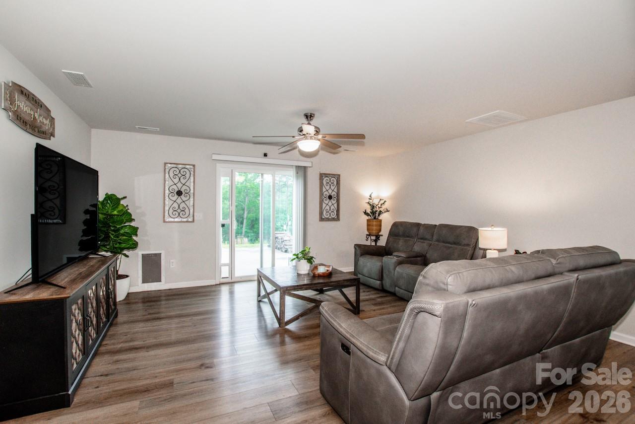 5189 Duck Lane — Catawba