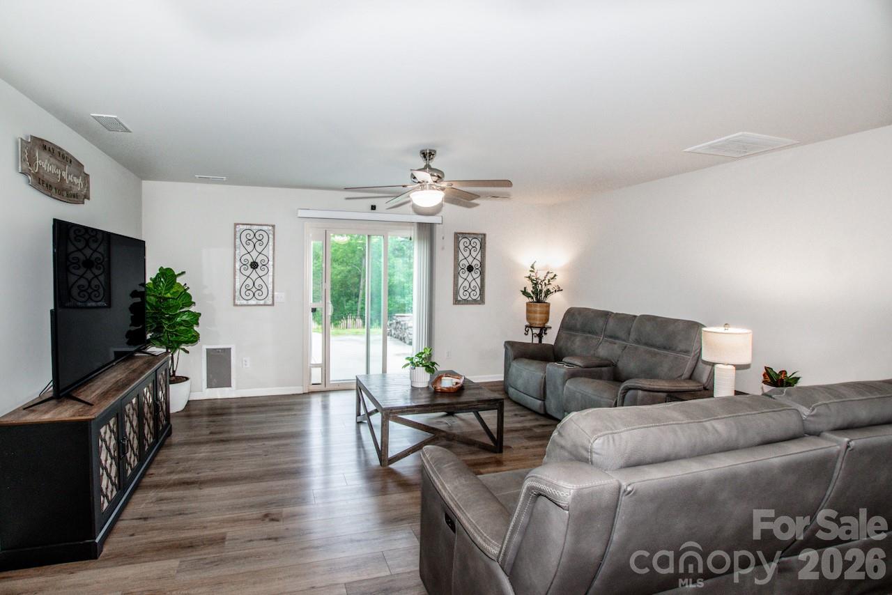 5189 Duck Lane — Catawba