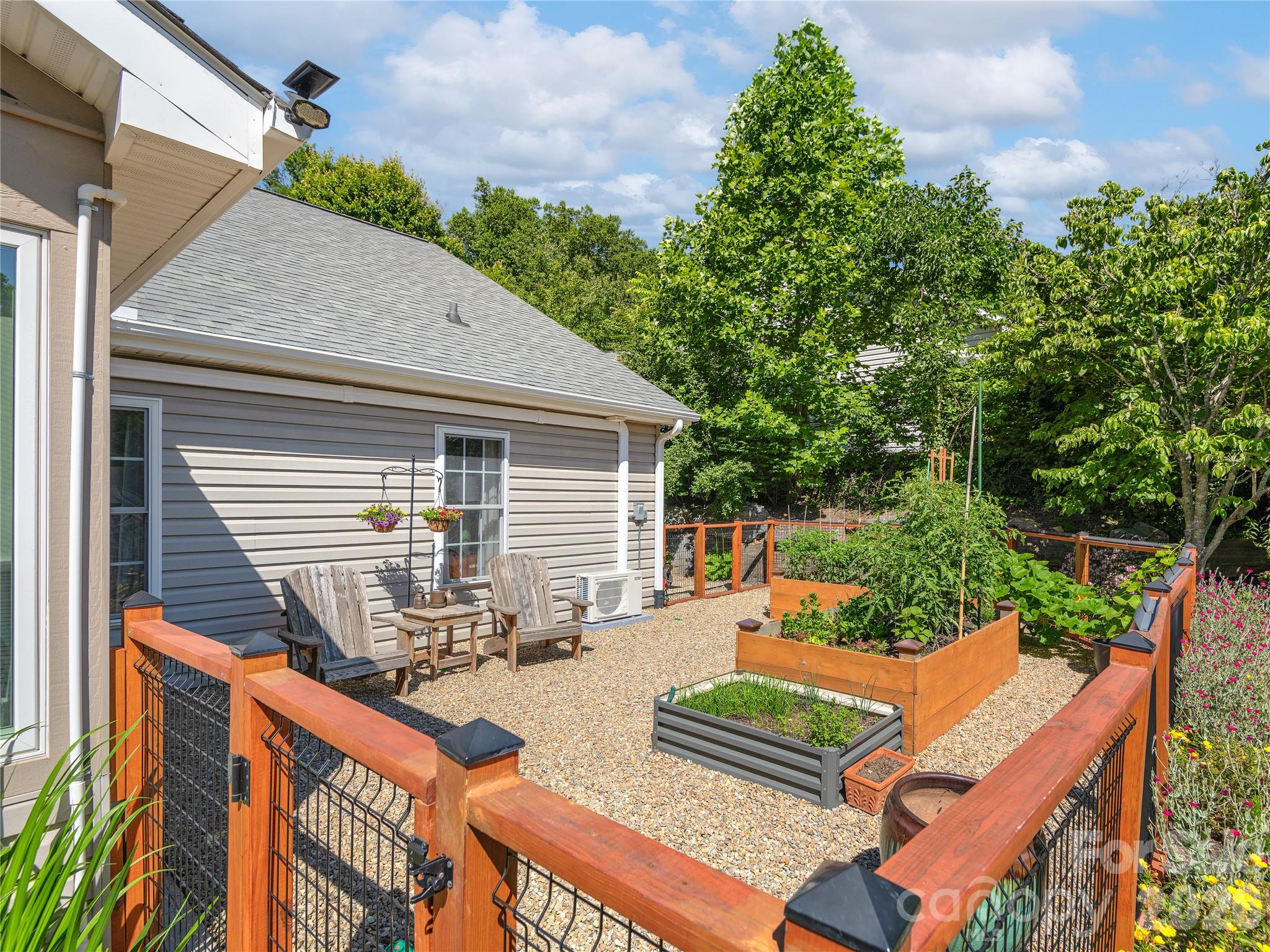 16 Stonebridge Drive — Asheville