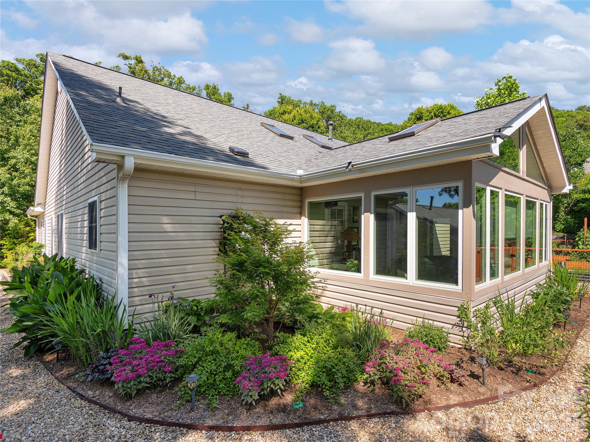 16 Stonebridge Drive — Asheville