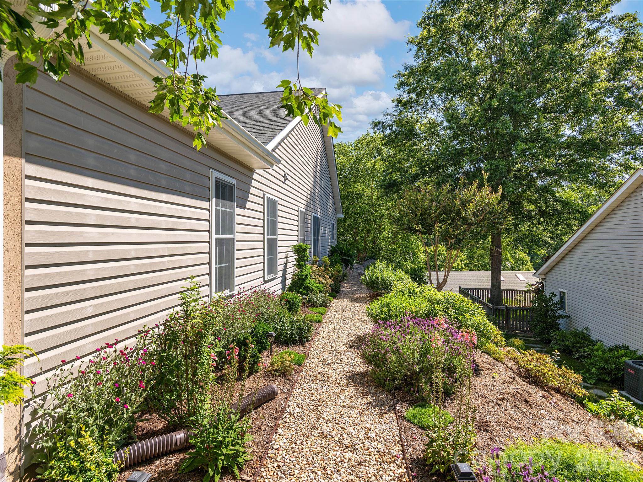 16 Stonebridge Drive — Asheville