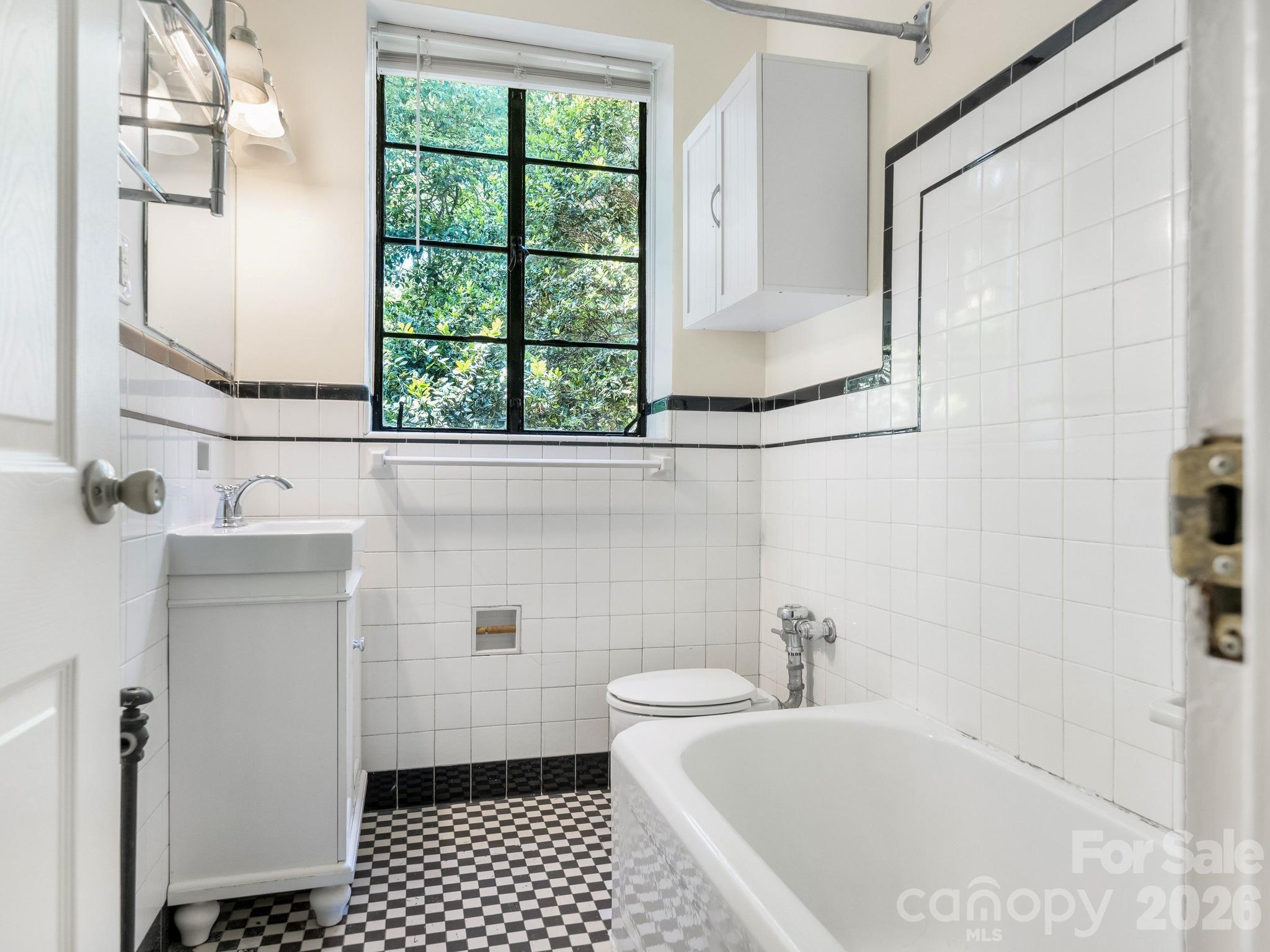 1121 Myrtle Avenue #10 — Charlotte