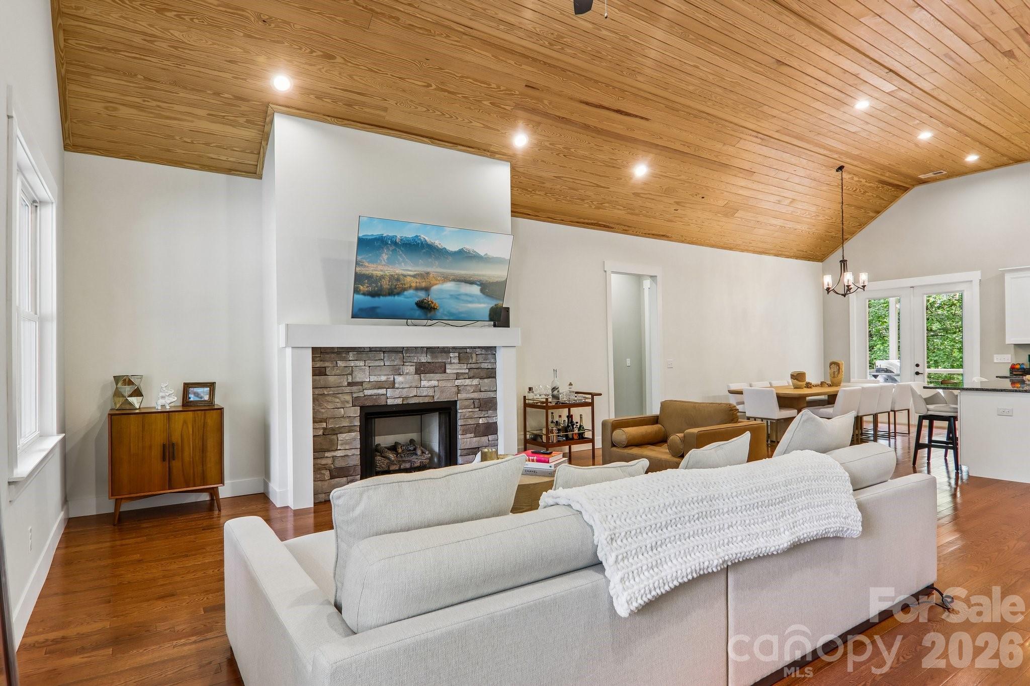 318 Cider Hill Lane — Hendersonville