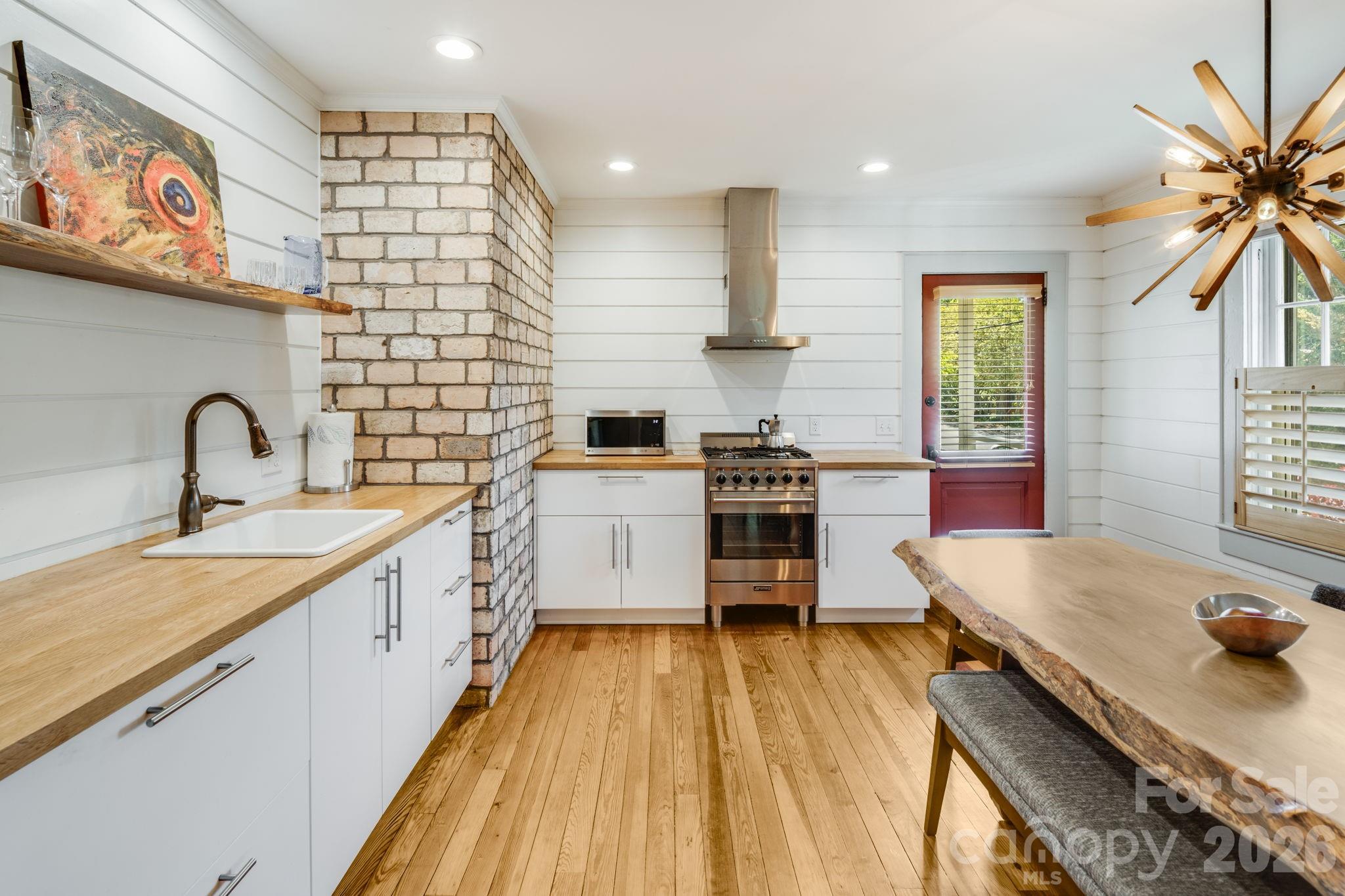 72 Woodlawn Avenue — Asheville