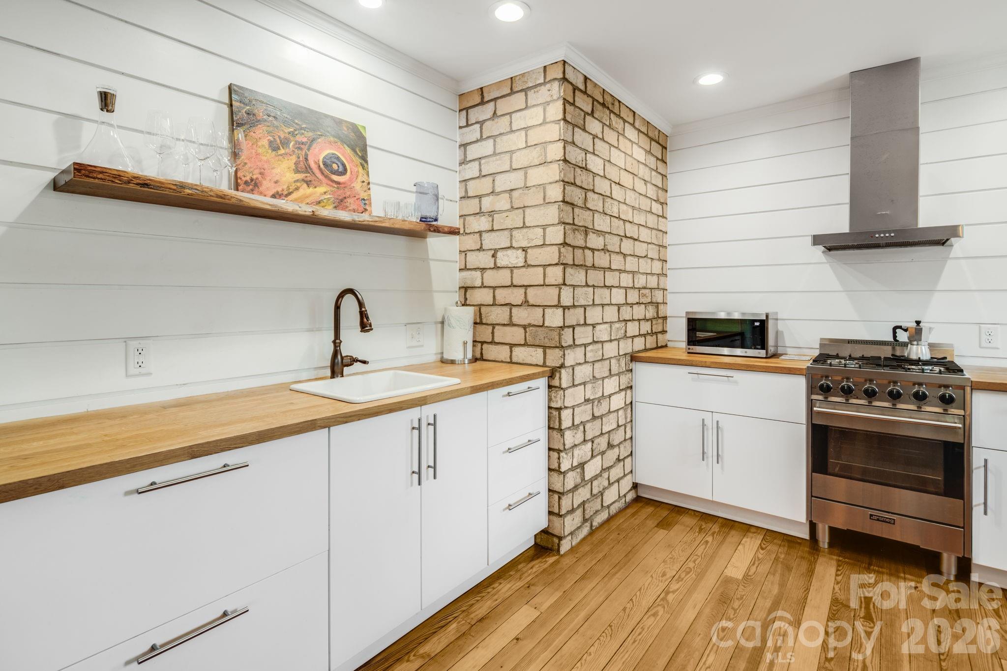 72 Woodlawn Avenue — Asheville