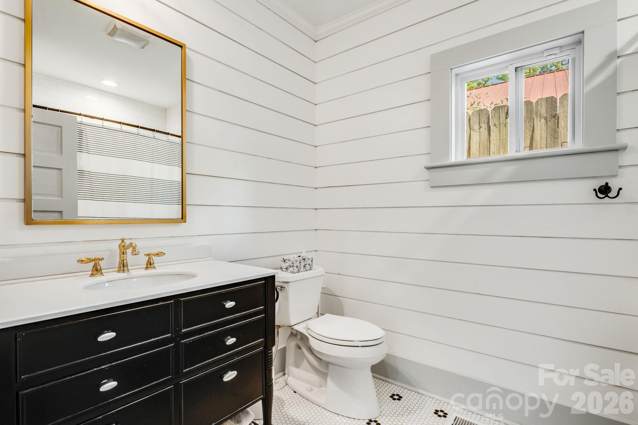 72 Woodlawn Avenue — Asheville